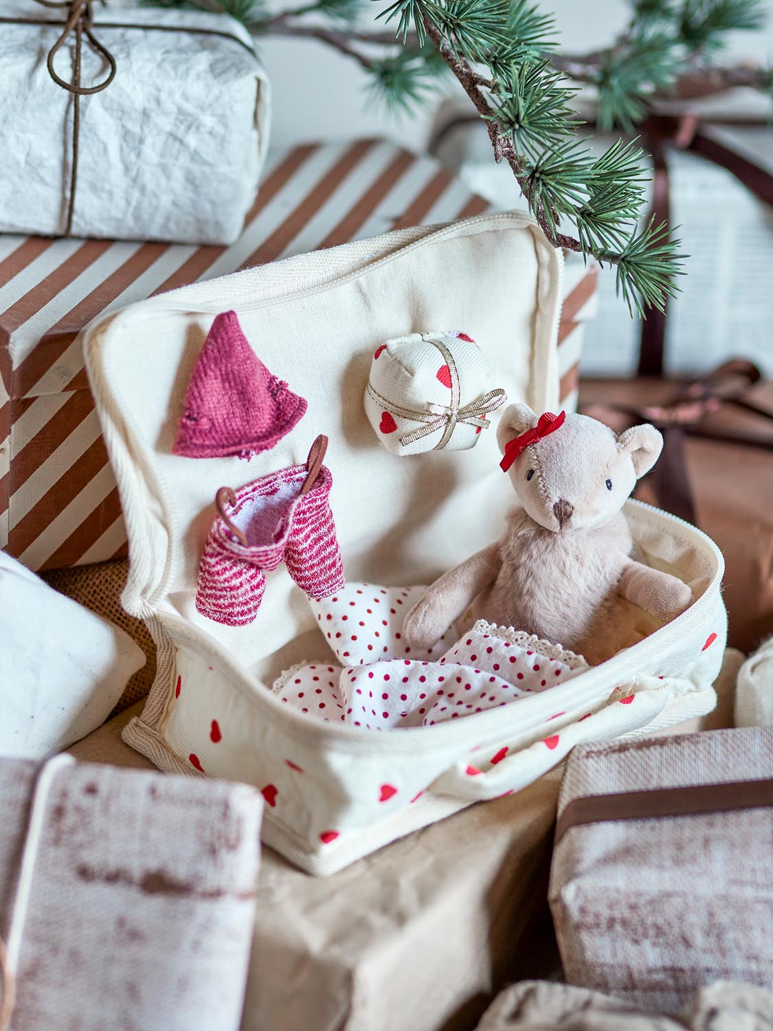 Lara Puppe, Bunt, Baumwolle in Multi präsentiert im Onlineshop von KAQTU Design AG. Zelt Kids ist von Bloomingville Mini