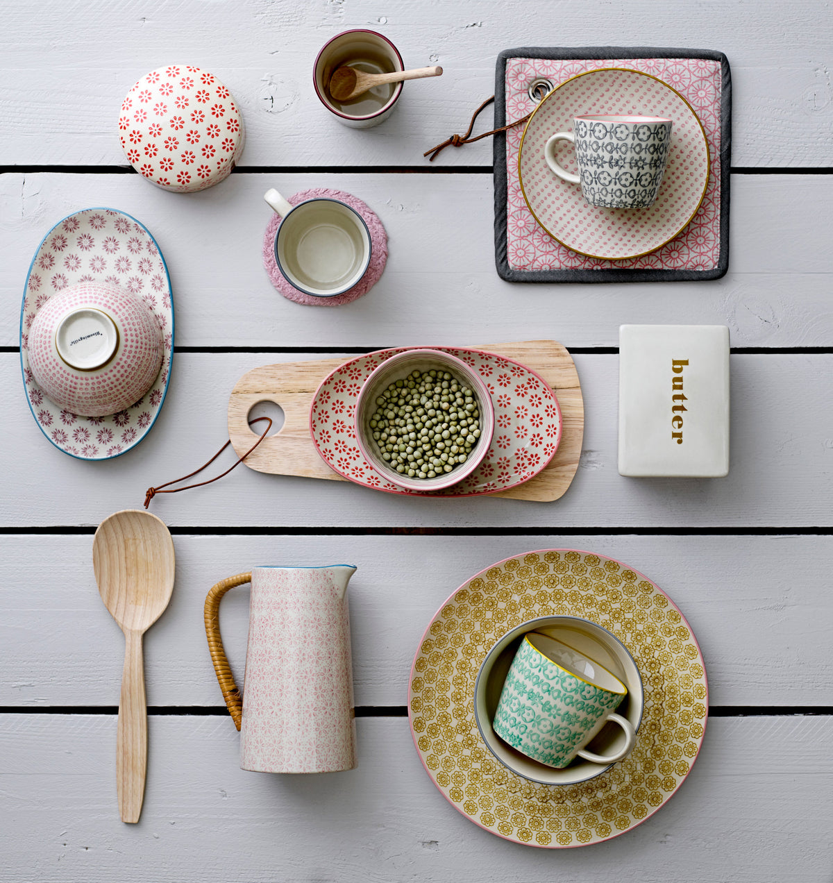 Carla Becher, Bunt, Steingut in Multi präsentiert im Onlineshop von KAQTU Design AG. Tasse ist von Bloomingville