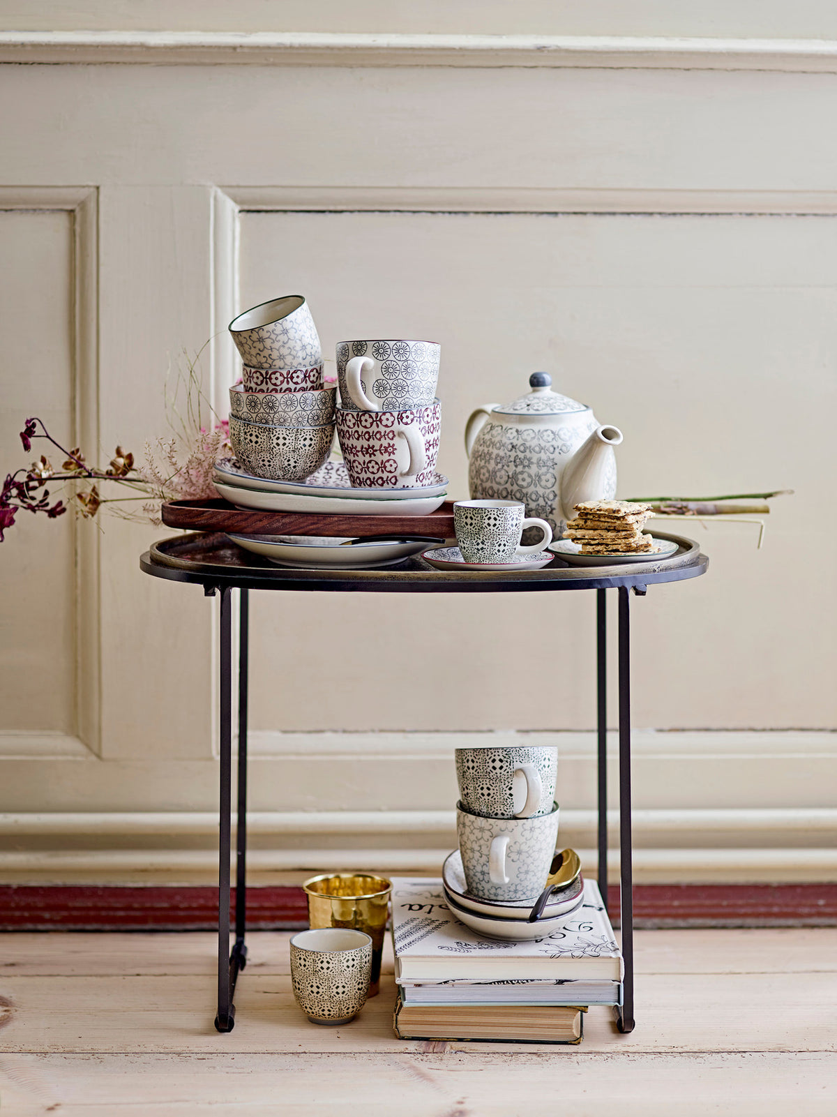 Karine Teller, Bunt, Steingut in Multi präsentiert im Onlineshop von KAQTU Design AG. Teller ist von Bloomingville