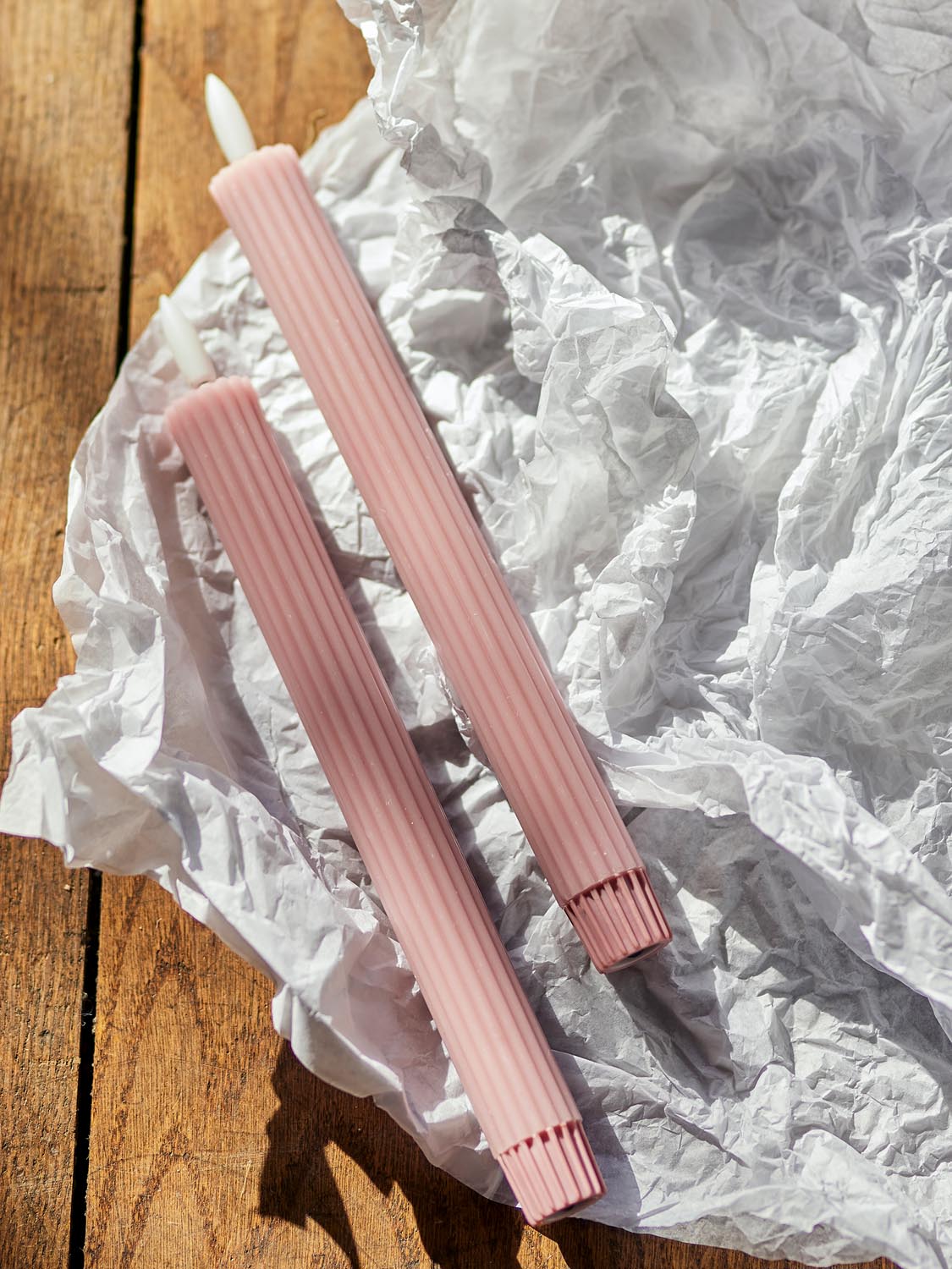 Ponza LED-Kerze, Rose, Paraffine in Rose präsentiert im Onlineshop von KAQTU Design AG. Kerzen ist von Bloomingville