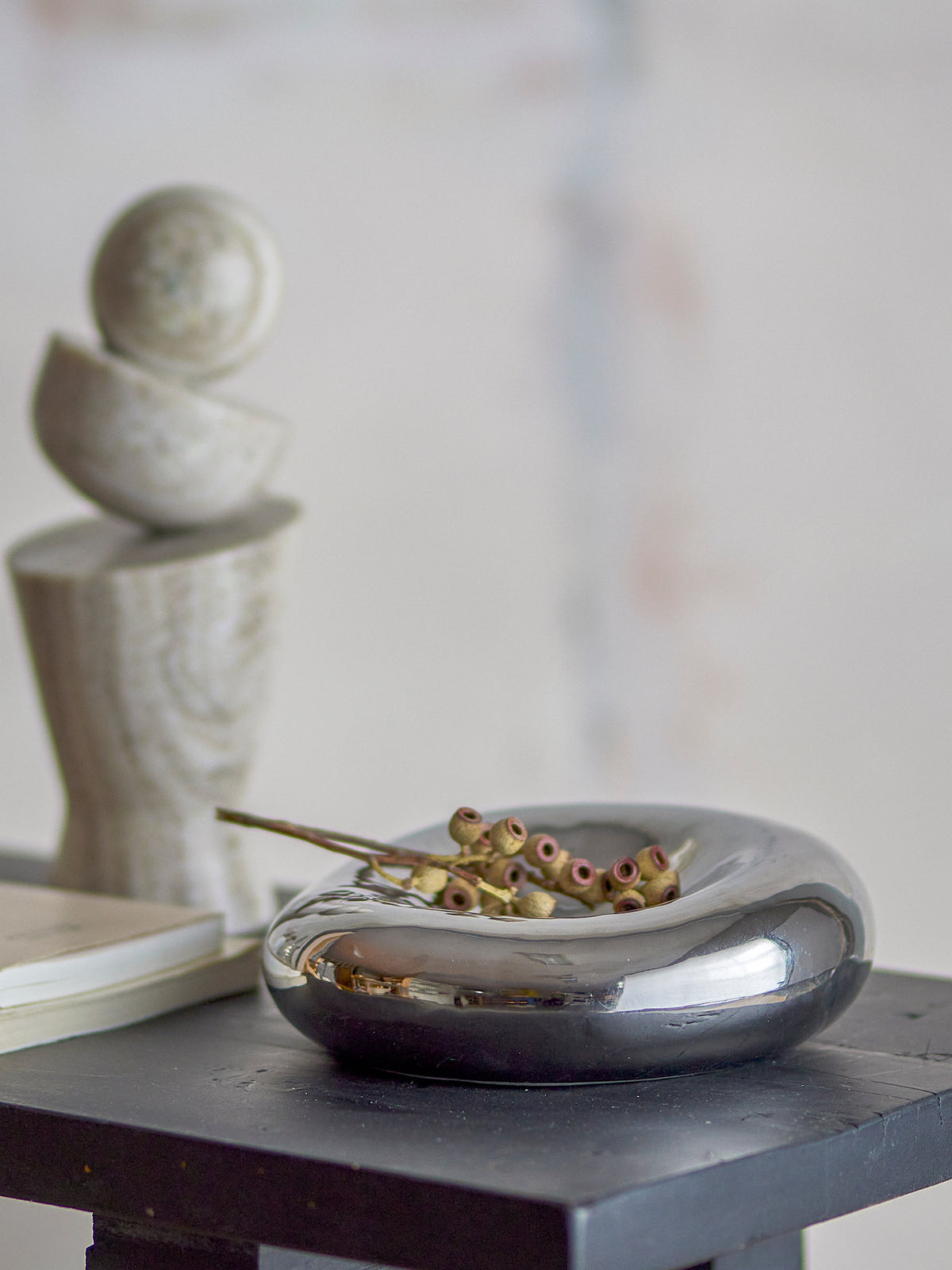 Shine Schale, Silber, Steingut in Silber präsentiert im Onlineshop von KAQTU Design AG. Schale ist von Bloomingville