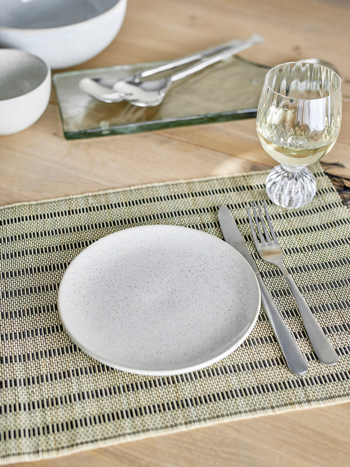 Addison Teller, Weiss, Steingut in Weiss präsentiert im Onlineshop von KAQTU Design AG. Teller ist von Bloomingville