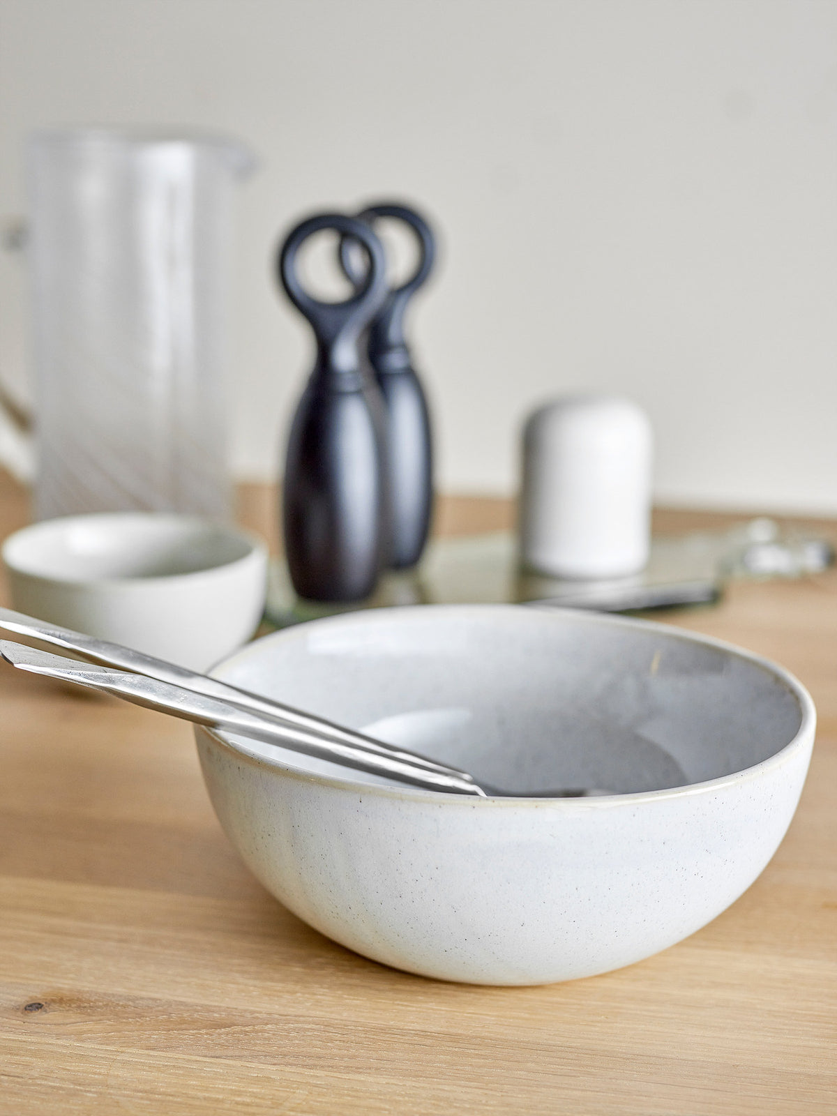 Addison Schale, Weiss, Steingut in Weiss präsentiert im Onlineshop von KAQTU Design AG. Schale ist von Bloomingville