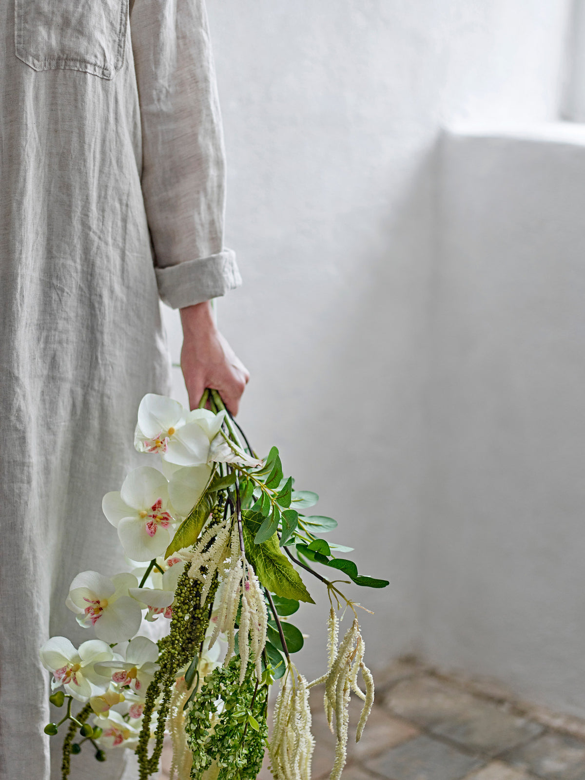Orchid Stiel, Weiss, Künstliche Blumen in Weiß präsentiert im Onlineshop von KAQTU Design AG. Kunstblume ist von Bloomingville
