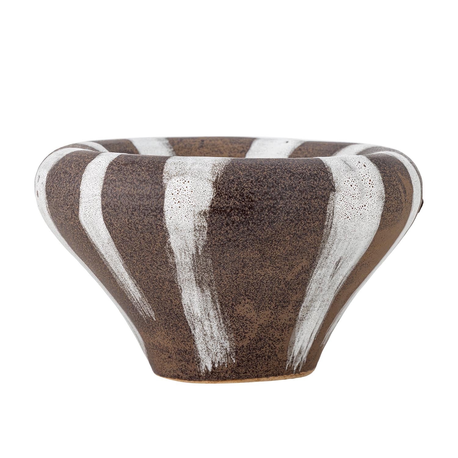 Die Ladris Schale von Bloomingville vereint handwerkliche Kunst und stilvolles Design. Ideal als Obst- oder Servierschale, bringt sie Wärme in Ihr Zuhause.