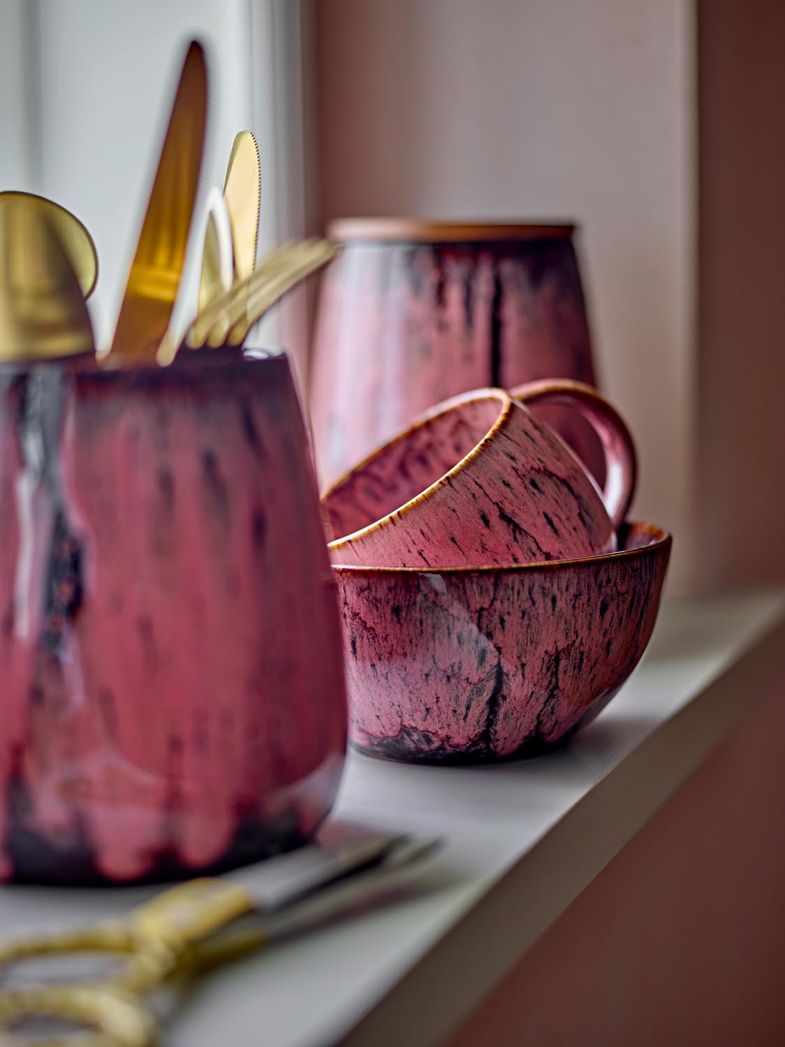 Rayen Becher, Rose, Steingut in Rose präsentiert im Onlineshop von KAQTU Design AG. Tasse ist von Creative Collection