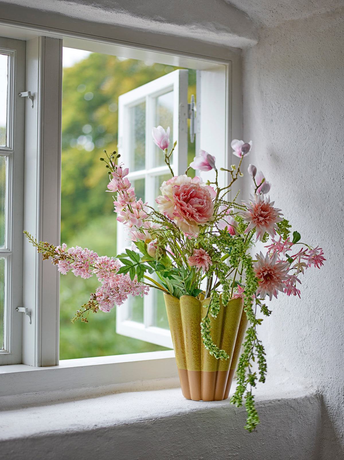 Penn Vase, Gelb, Steingut in Gelb präsentiert im Onlineshop von KAQTU Design AG. Vase ist von Creative Collection