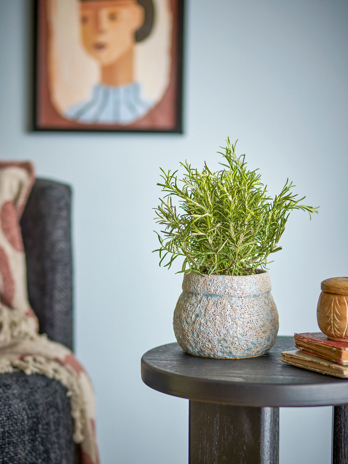 Mayia Blumentopf, Grau, Steingut in Grau präsentiert im Onlineshop von KAQTU Design AG. Blumentopf ist von Bloomingville