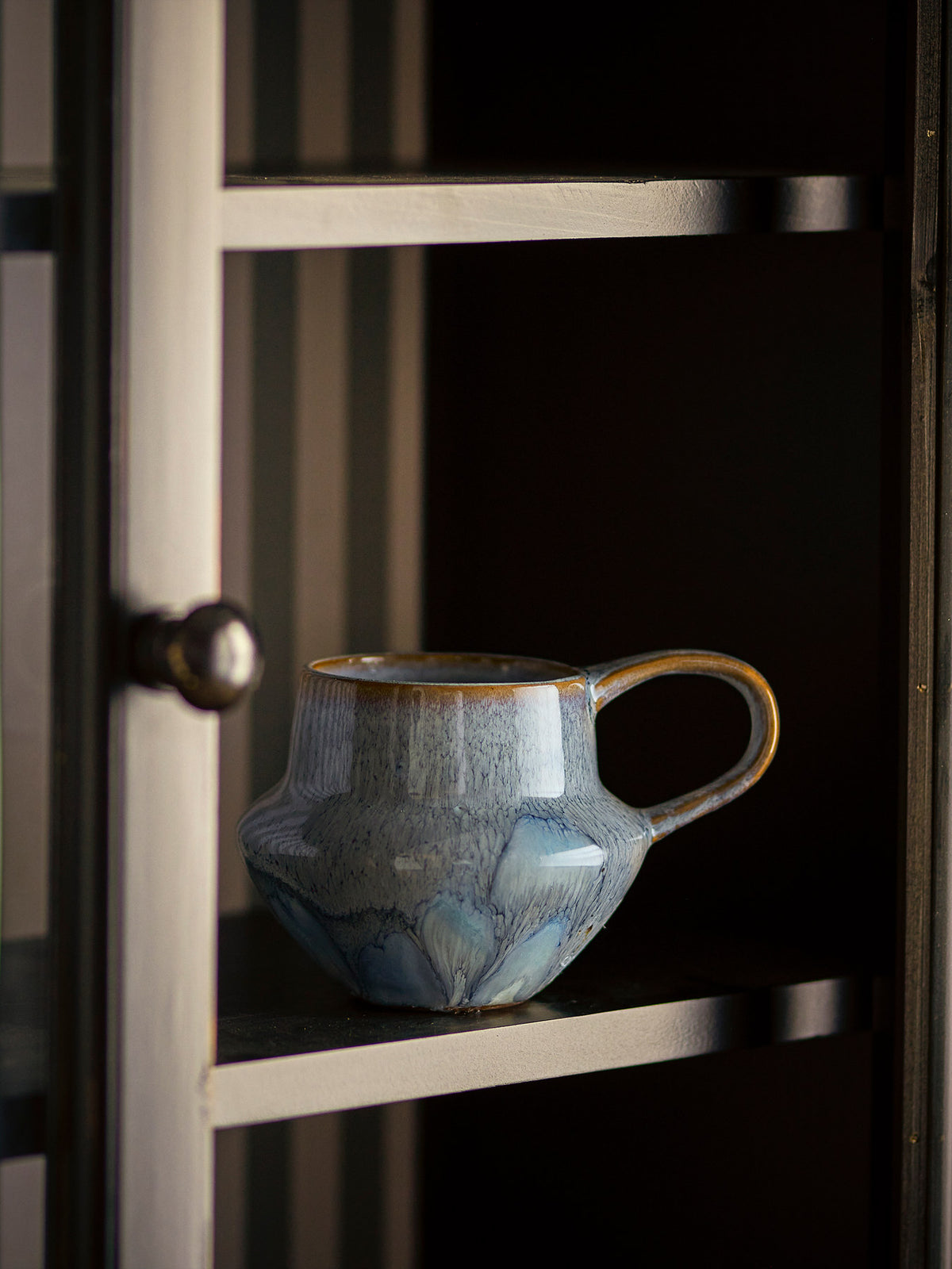 Bessie Becher, Blau, Steingut in Blau präsentiert im Onlineshop von KAQTU Design AG. Tasse ist von Creative Collection