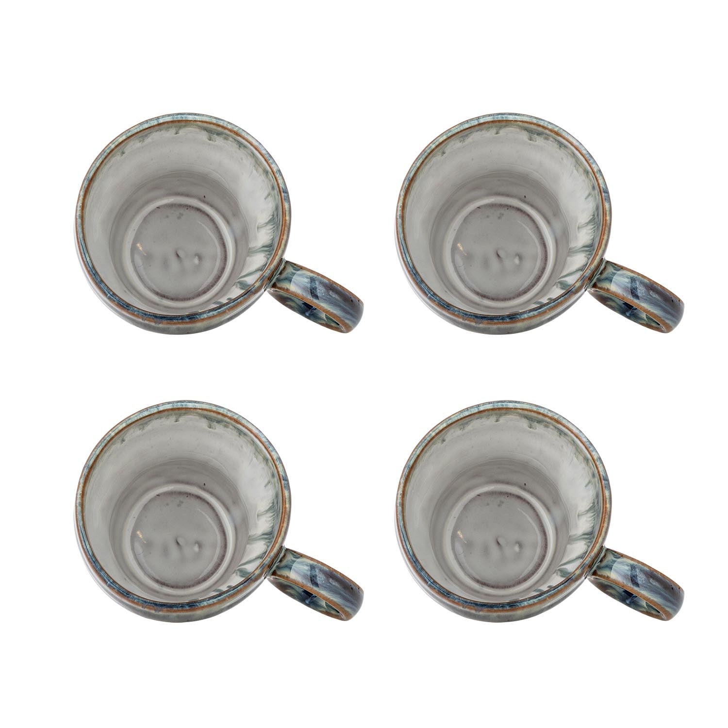 Entdecken Sie die Nigel Tasse von Bloomingville – ein stilvolles Steingut-Set in einzigartigen Blau- und Sandtönen für jeden Anlass.