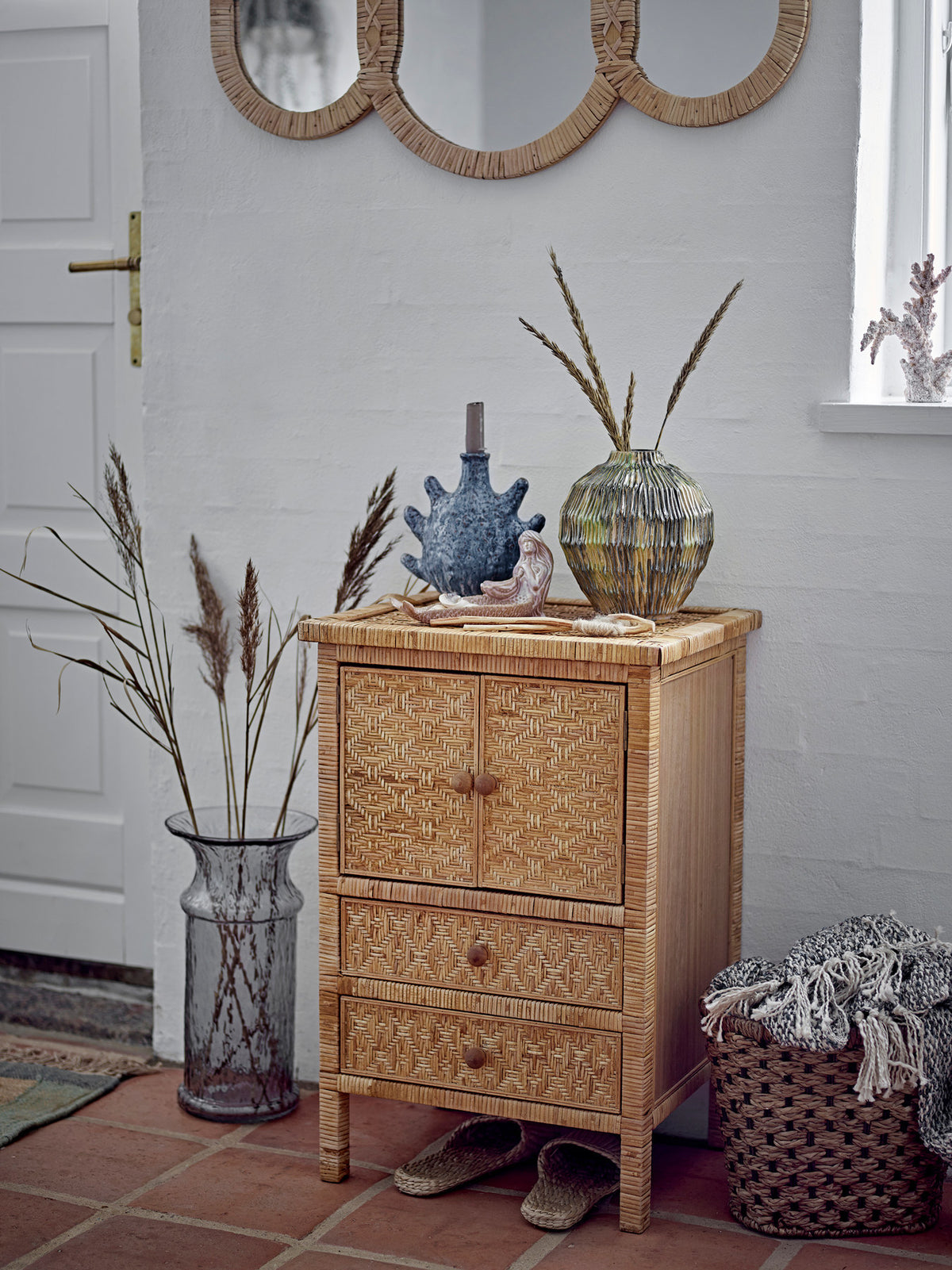 Bridget Kerzenhalter, Grau, Steingut in Grau präsentiert im Onlineshop von KAQTU Design AG. Kerzenständer ist von Creative Collection
