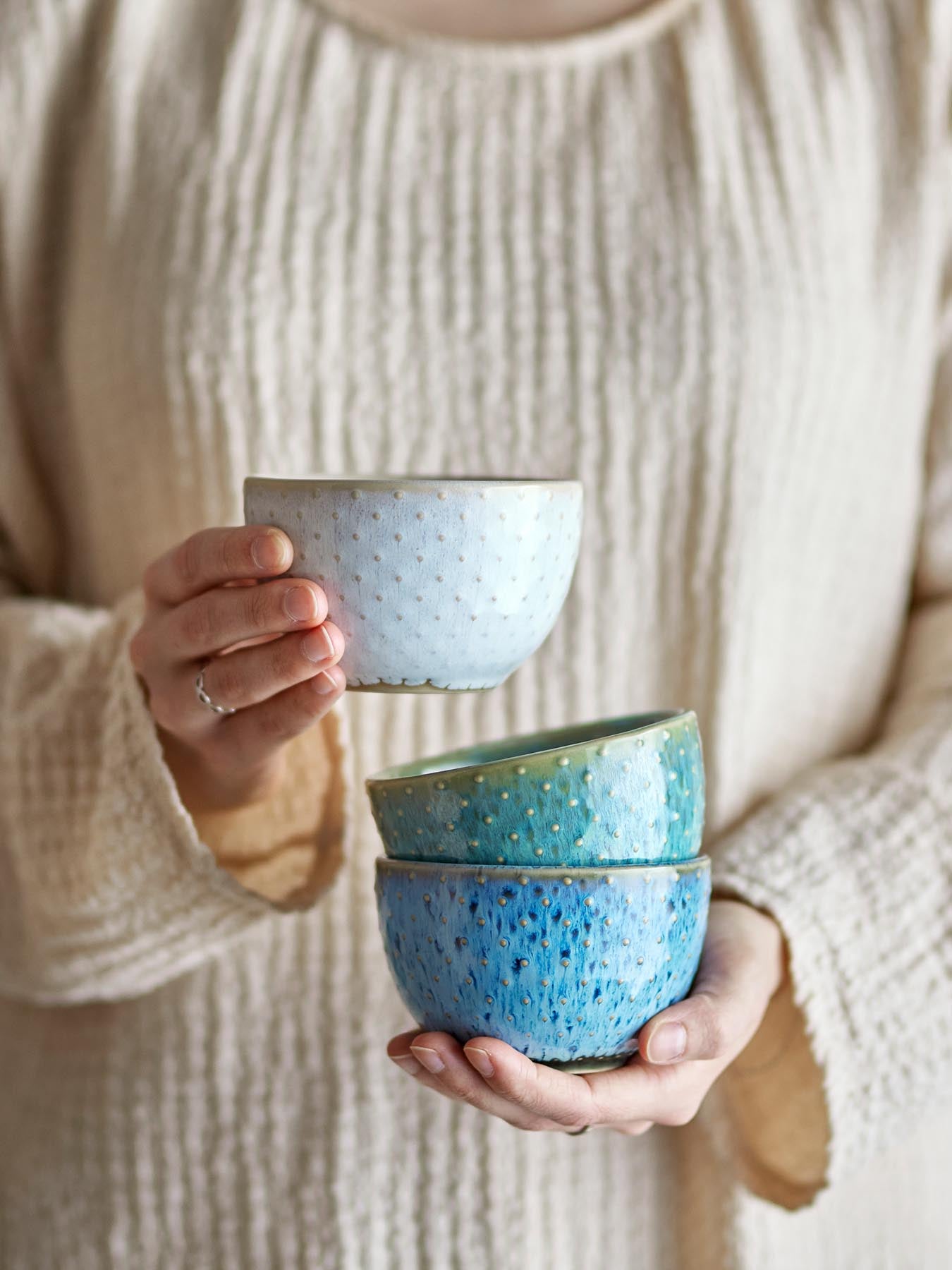 Die Harriet Schale in Blau von Creative Collection vereint modernes Design und Funktionalität. Ideal für jeden Anlass!