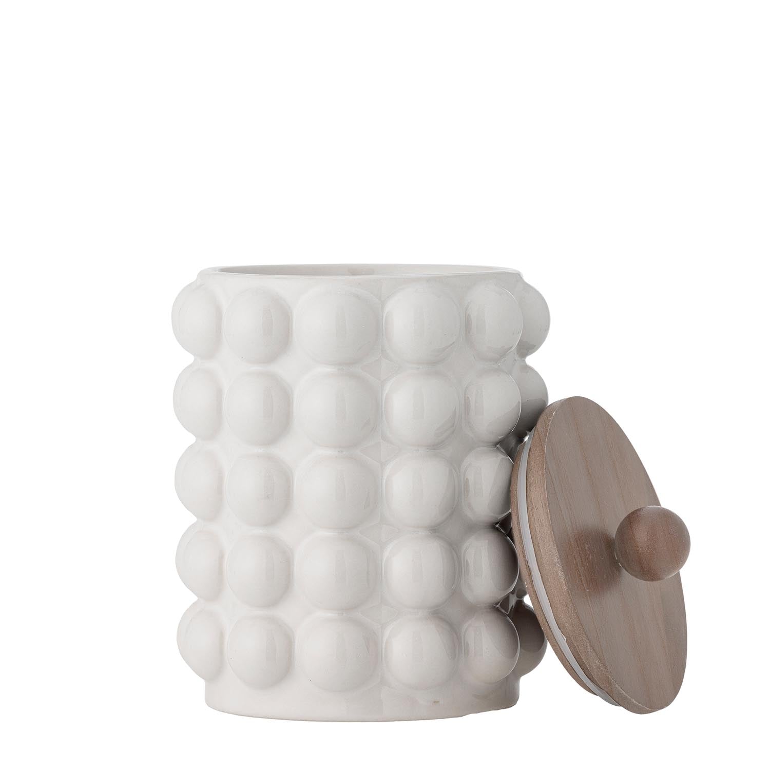 Das Madge Gefäß mit Deckel aus hochwertigem Steingut vereint Stil und Funktionalität. Perfekt für die sichere Aufbewahrung von Lebensmitteln.