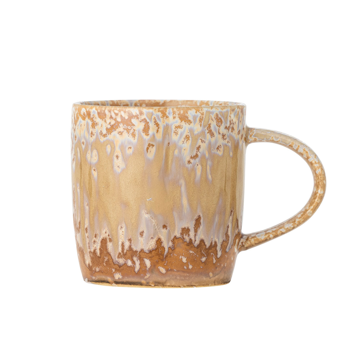 Beiger Becher Milani aus Steingut von Bloomingville mit reaktiver Glasur, runder Form und leichtem Farbenspiel auf der Oberfläche.