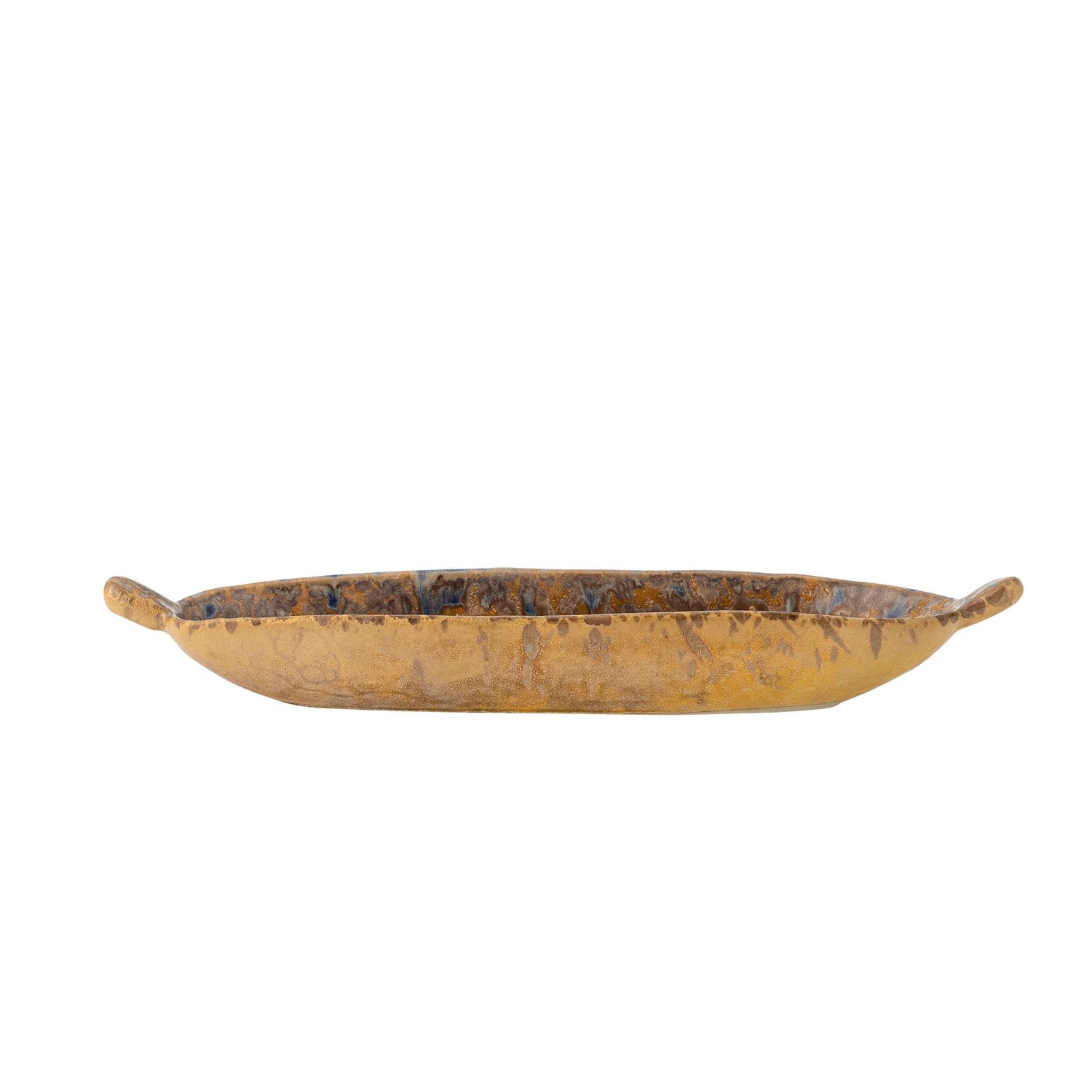 Die Milani Servierplatte von Bloomingville begeistert mit ihrer einzigartigen reaktiven Glasur und warmen Brauntönen. Ideal für Snacks und als Deko.