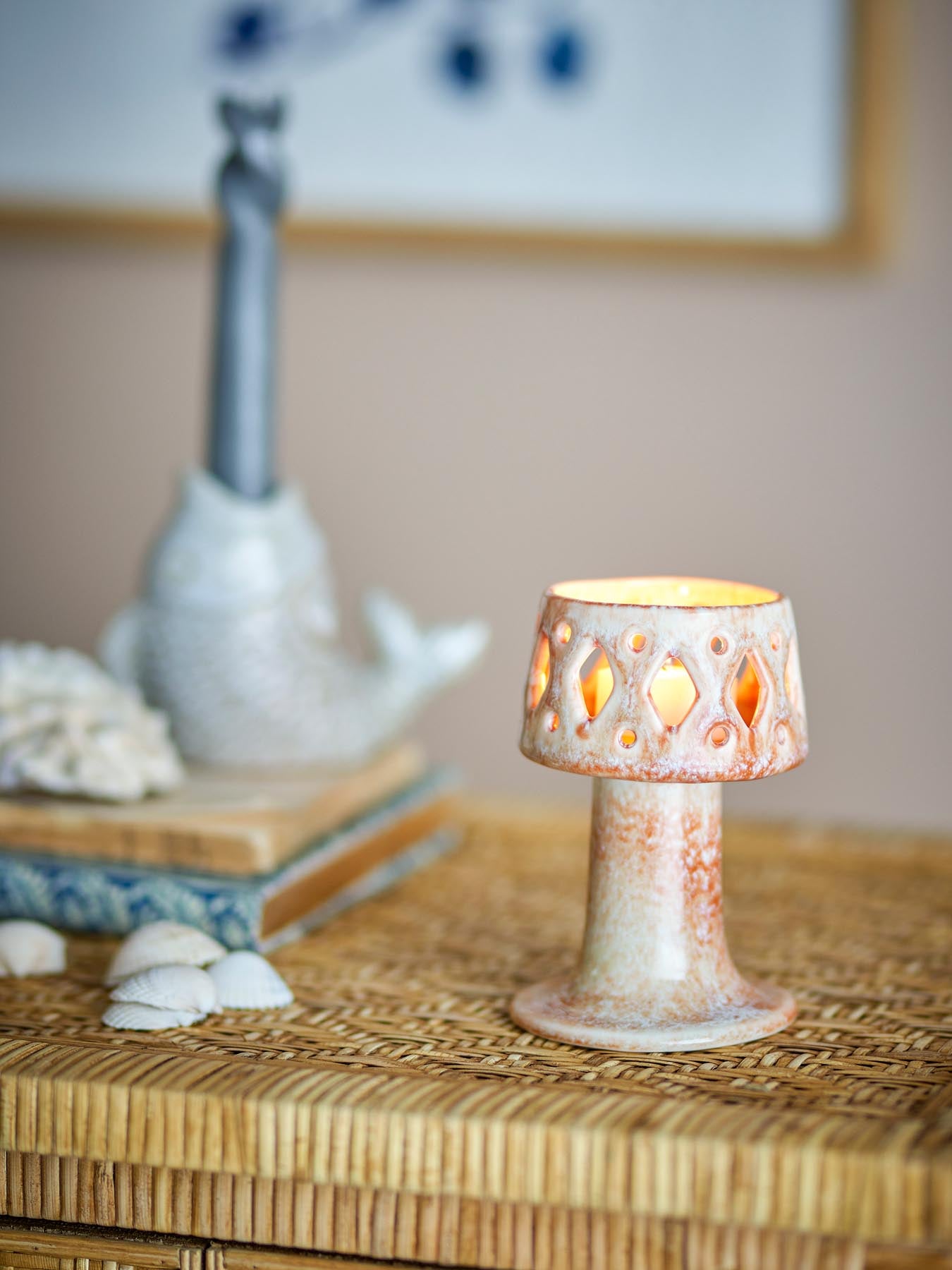 Verleihen Sie Ihrem Zuhause mit dem Patty Teelichthalter aus Steingut von Creative Collection einen Hauch von natürlicher Schönheit und stilvollem Design.