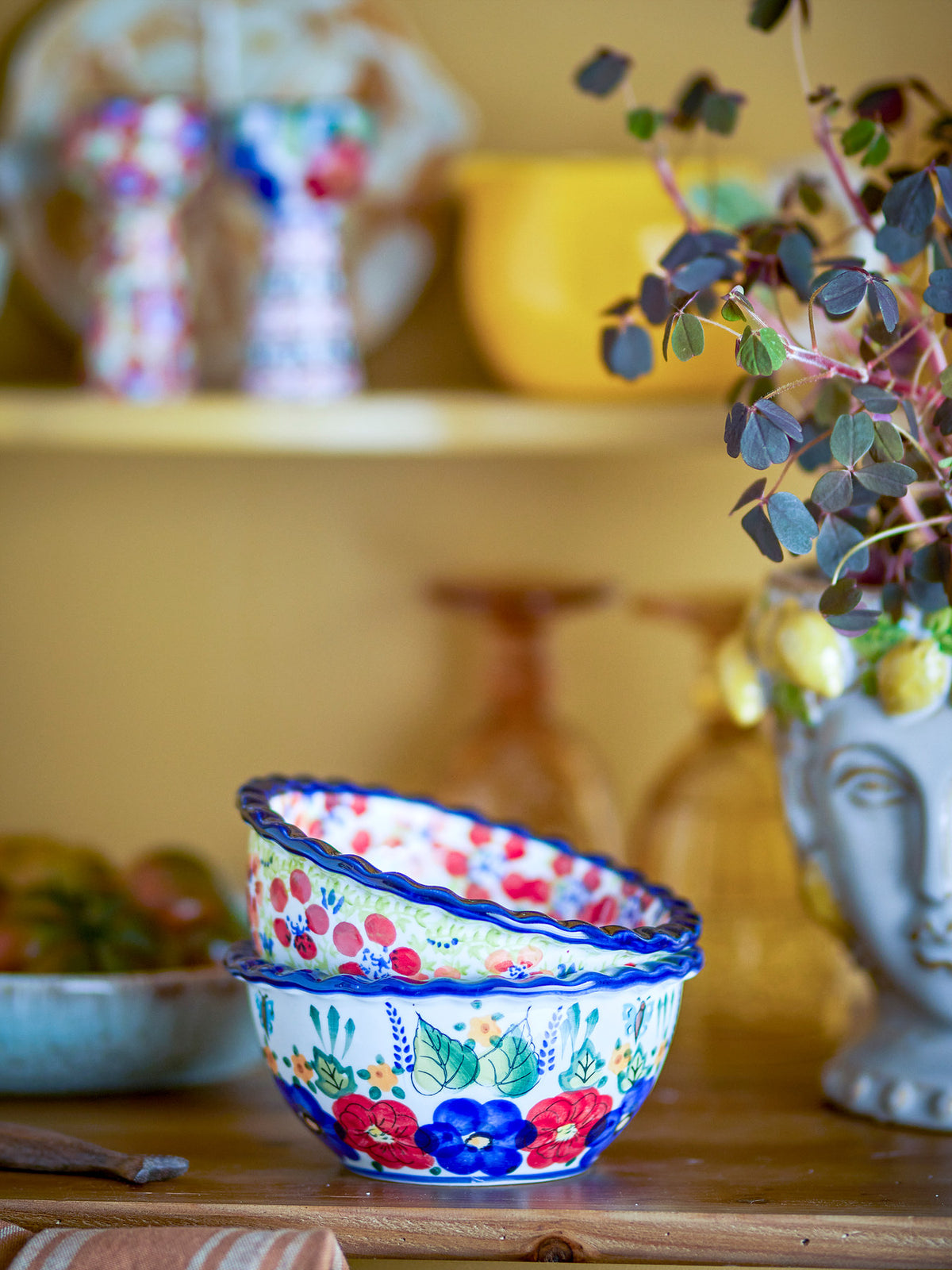 Florist Schale, Rot, Steingut in Rot präsentiert im Onlineshop von KAQTU Design AG. Schale ist von Creative Collection