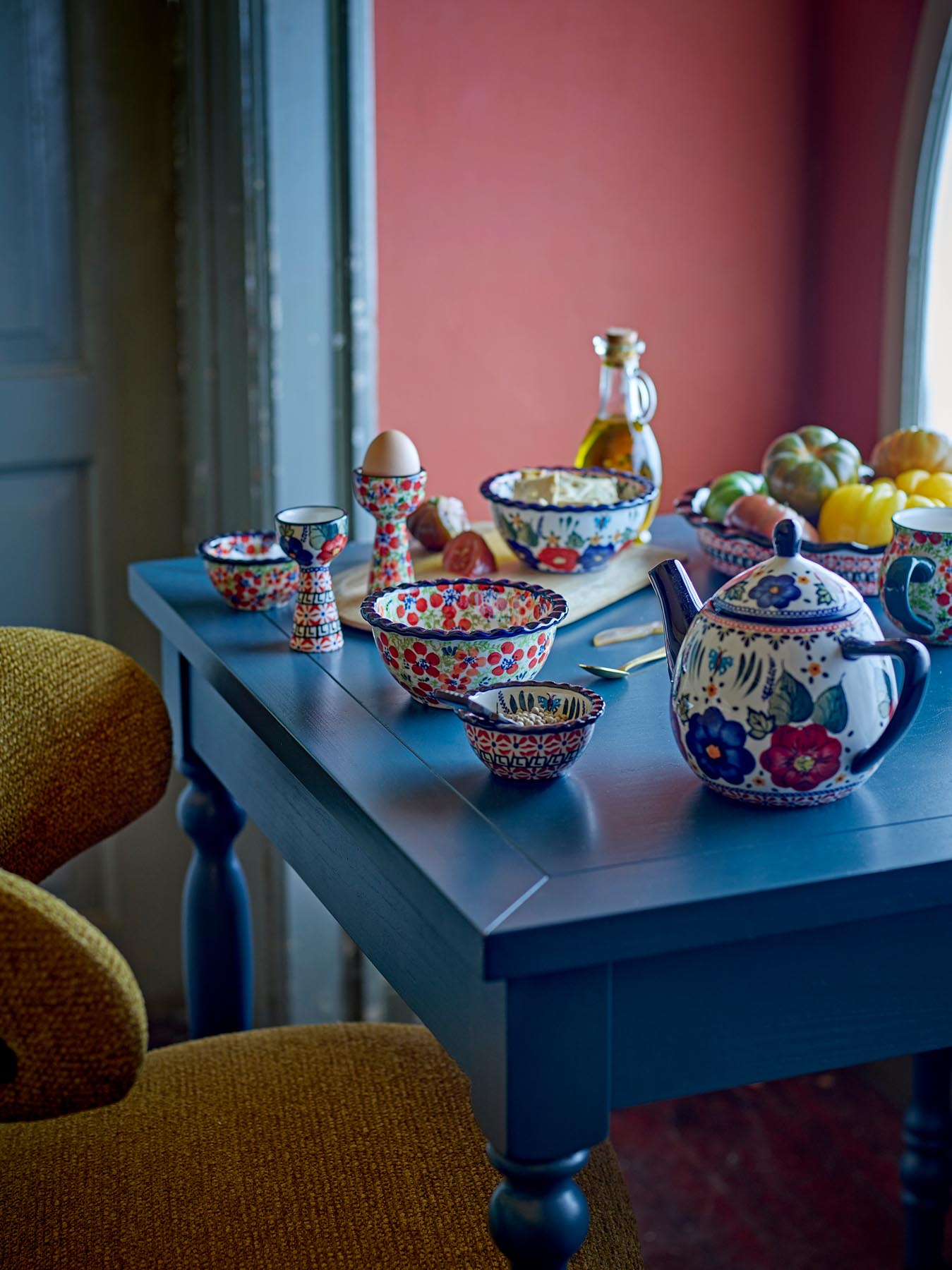 Verleihen Sie Ihrem Zuhause mit der roten Florist Schale aus Steingut von Creative Collection einen Hauch von Eleganz. Perfekt für Snacks oder als stilvolle Deko!