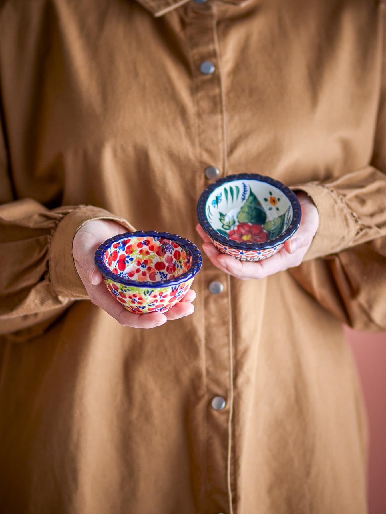 Entdecken Sie die handgefertigte Florist Schale in Rot von Creative Collection. Ideal für Snacks oder als dekoratives Highlight in Ihrem Zuhause!