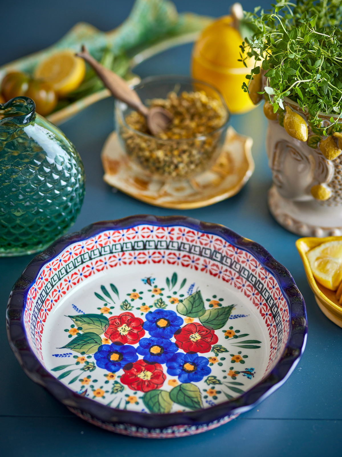 Florist Schale, Rot, Steingut in Rot präsentiert im Onlineshop von KAQTU Design AG. Schale ist von Creative Collection