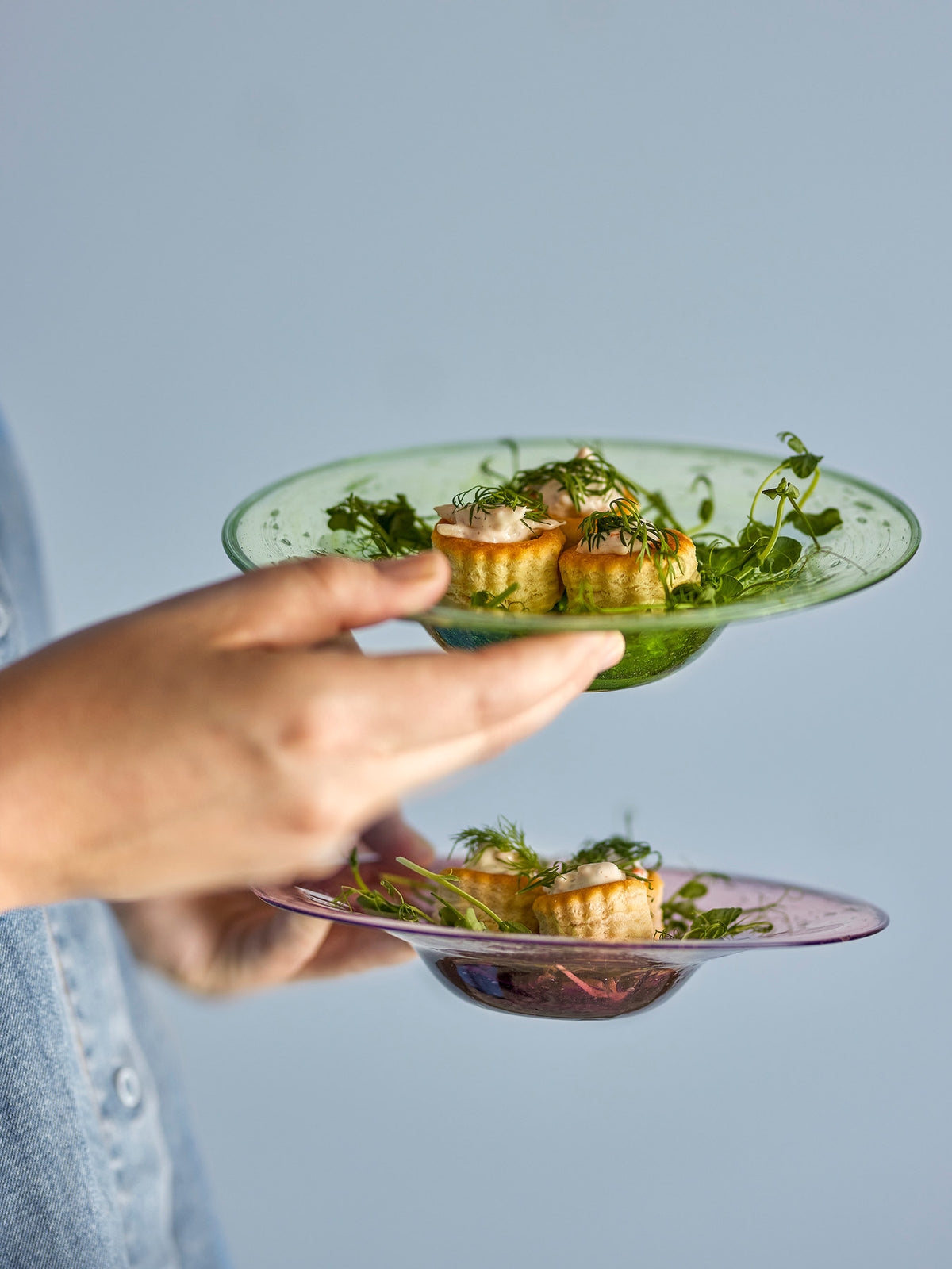 Sunil Teller, Grün, Glas in Grün präsentiert im Onlineshop von KAQTU Design AG. Teller ist von Bloomingville