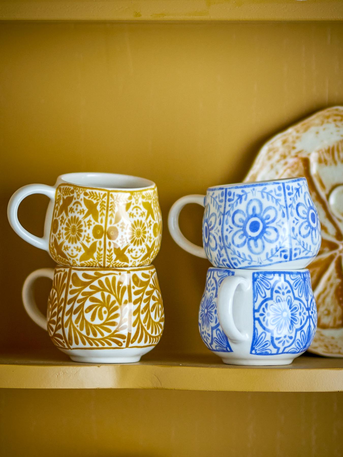 Entdecken Sie die stilvollen Milton Espressotassen in Blau von Creative Collection. Hochwertiges Steingut, einzigartiges Design und ideal für jeden Tag!