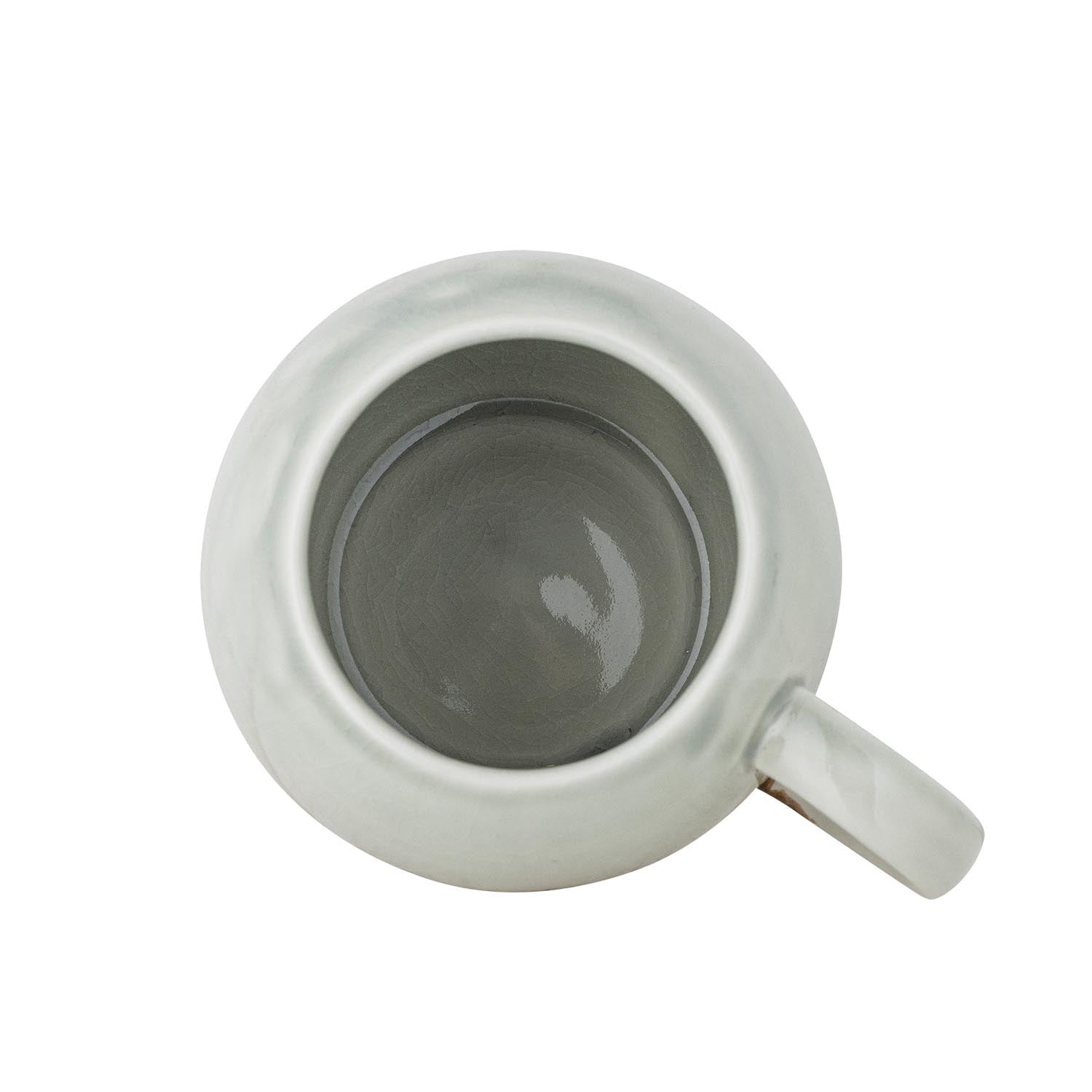 Genießen Sie den stilvollen Paula Becher von Bloomingville. Aus robustem Steingut mit individueller Glasur, perfekt für jeden Tag.