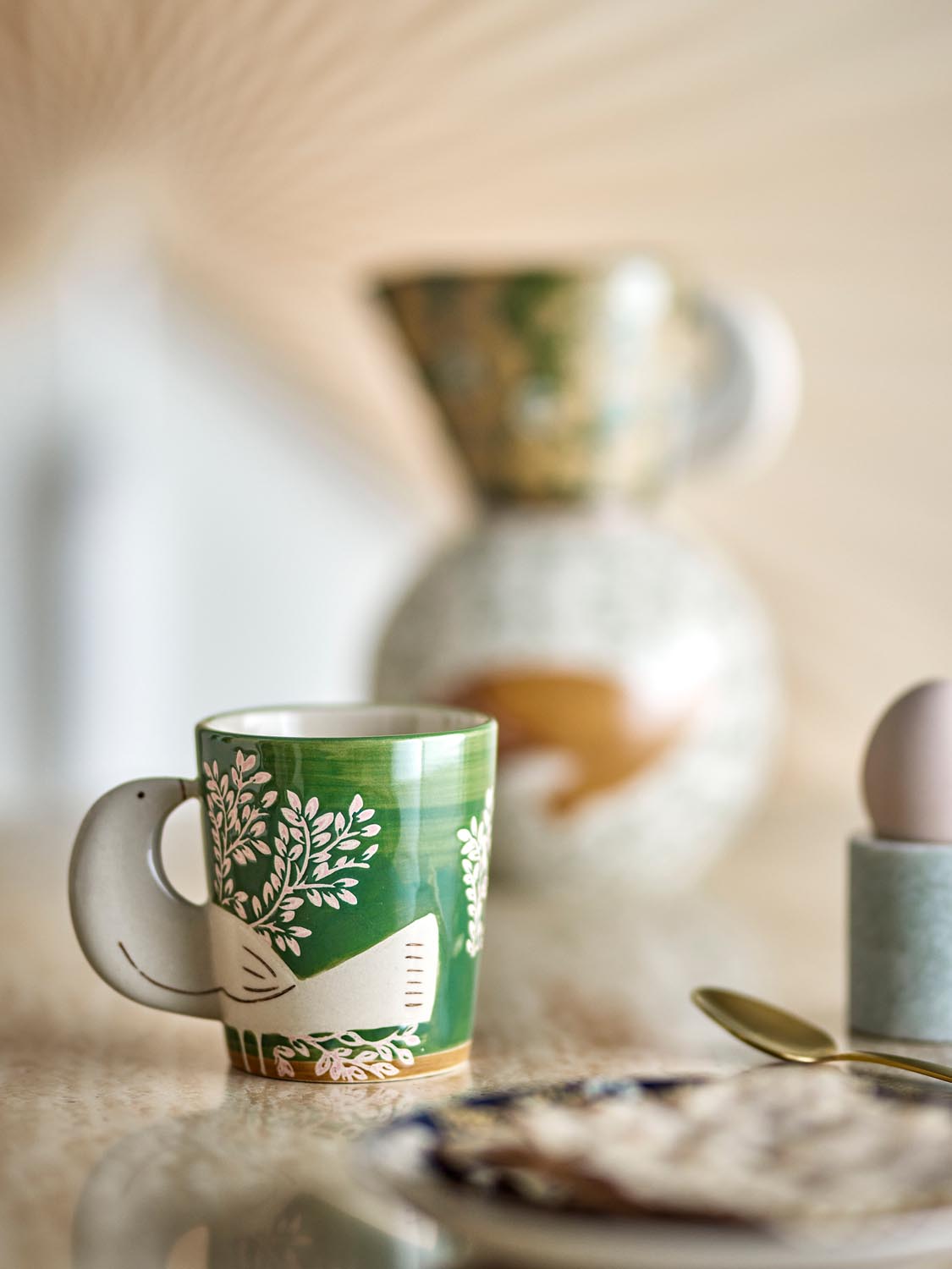 Hezha Tasse, Grün, Steingut in Green präsentiert im Onlineshop von KAQTU Design AG. Tasse ist von Bloomingville