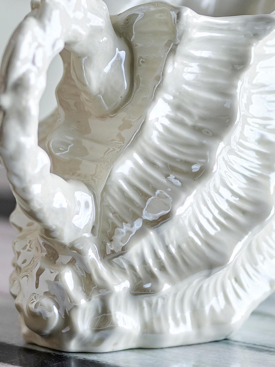 Shellie Krug, Weiß, Steingut in White präsentiert im Onlineshop von KAQTU Design AG. Kanne ist von Bloomingville