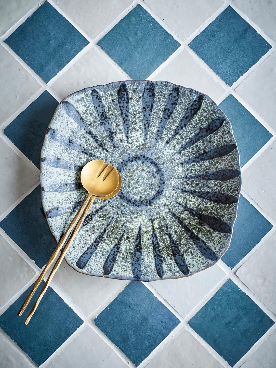 Ramie Servierplatte, Grau, Steingut in Grey präsentiert im Onlineshop von KAQTU Design AG. Käsezubehör ist von Creative Collection
