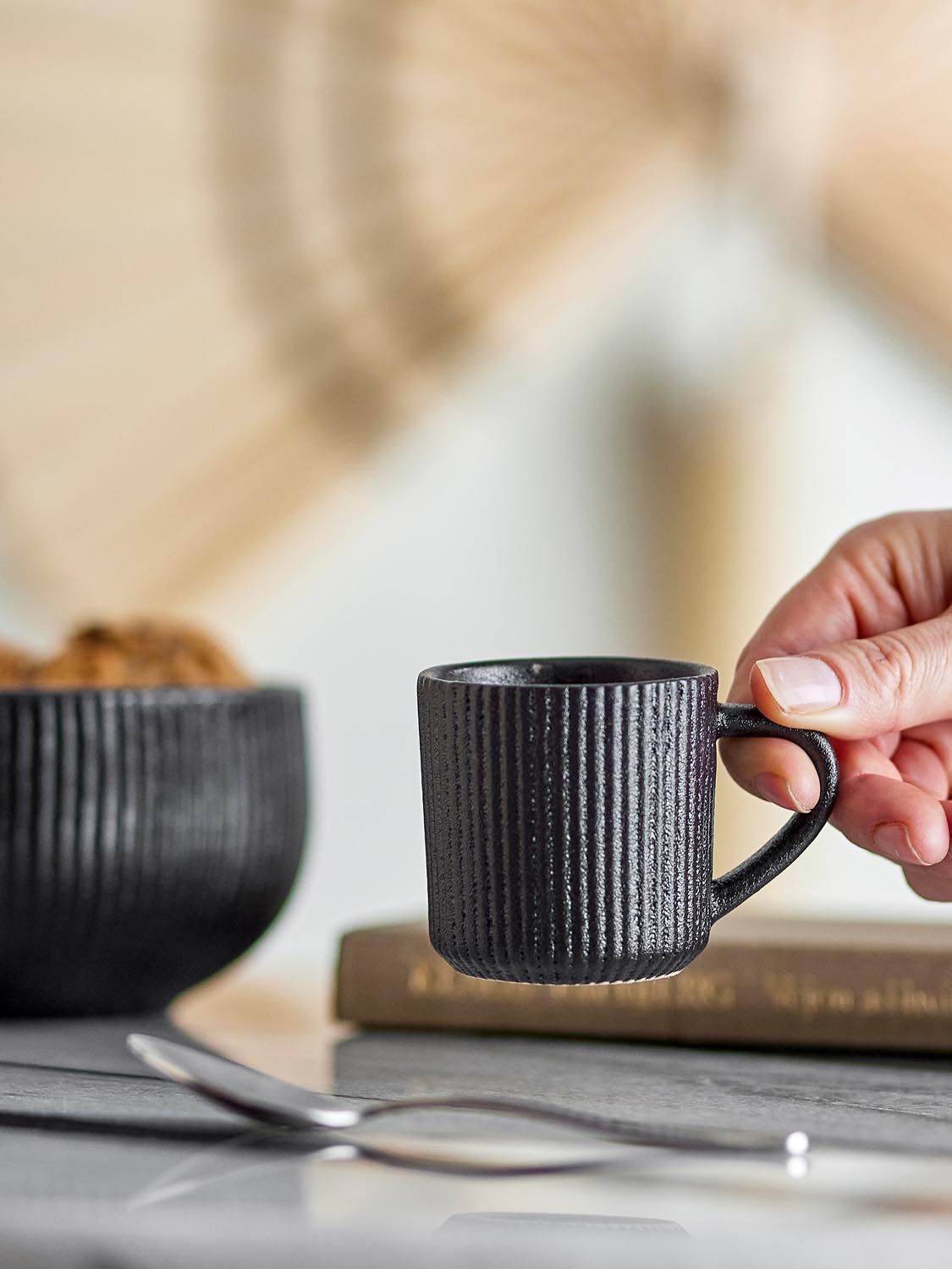 Neri Espressotasse, Schwarz, Steingut in Black präsentiert im Onlineshop von KAQTU Design AG. Tasse ist von Bloomingville