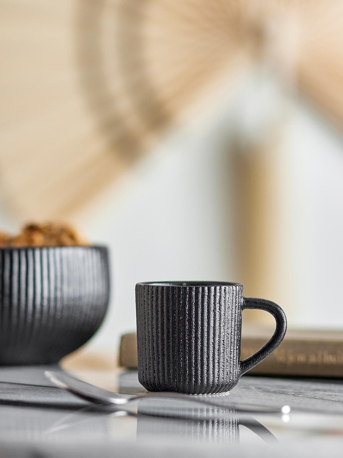 Neri Espressotasse, Schwarz, Steingut in Black präsentiert im Onlineshop von KAQTU Design AG. Tasse ist von Bloomingville