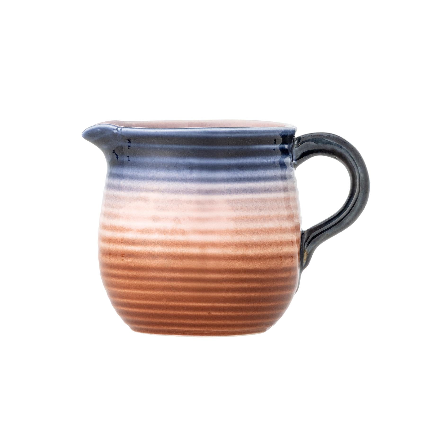Tatum Milchkännchen, Bunt, Steingut in Multi präsentiert im Onlineshop von KAQTU Design AG. Kanne ist von Bloomingville
