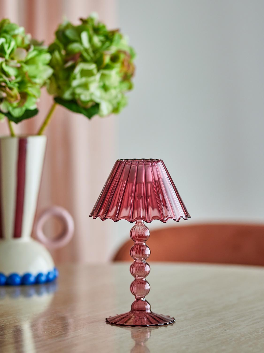 Cisco Teelichthalter, Rot, Glas in Red präsentiert im Onlineshop von KAQTU Design AG. Kerzenständer ist von Bloomingville