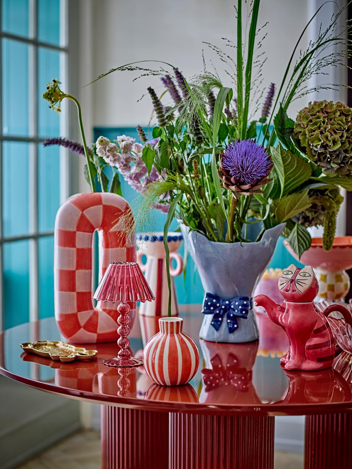 Missy Teekanne, Bunt, Steingut in Multi präsentiert im Onlineshop von KAQTU Design AG. Käsezubehör ist von Bloomingville