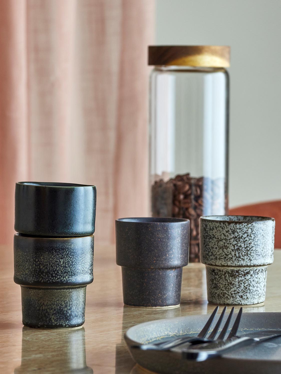 Ewan Espressotasse, Braun, Steingut in Brown präsentiert im Onlineshop von KAQTU Design AG. Tasse ist von Bloomingville