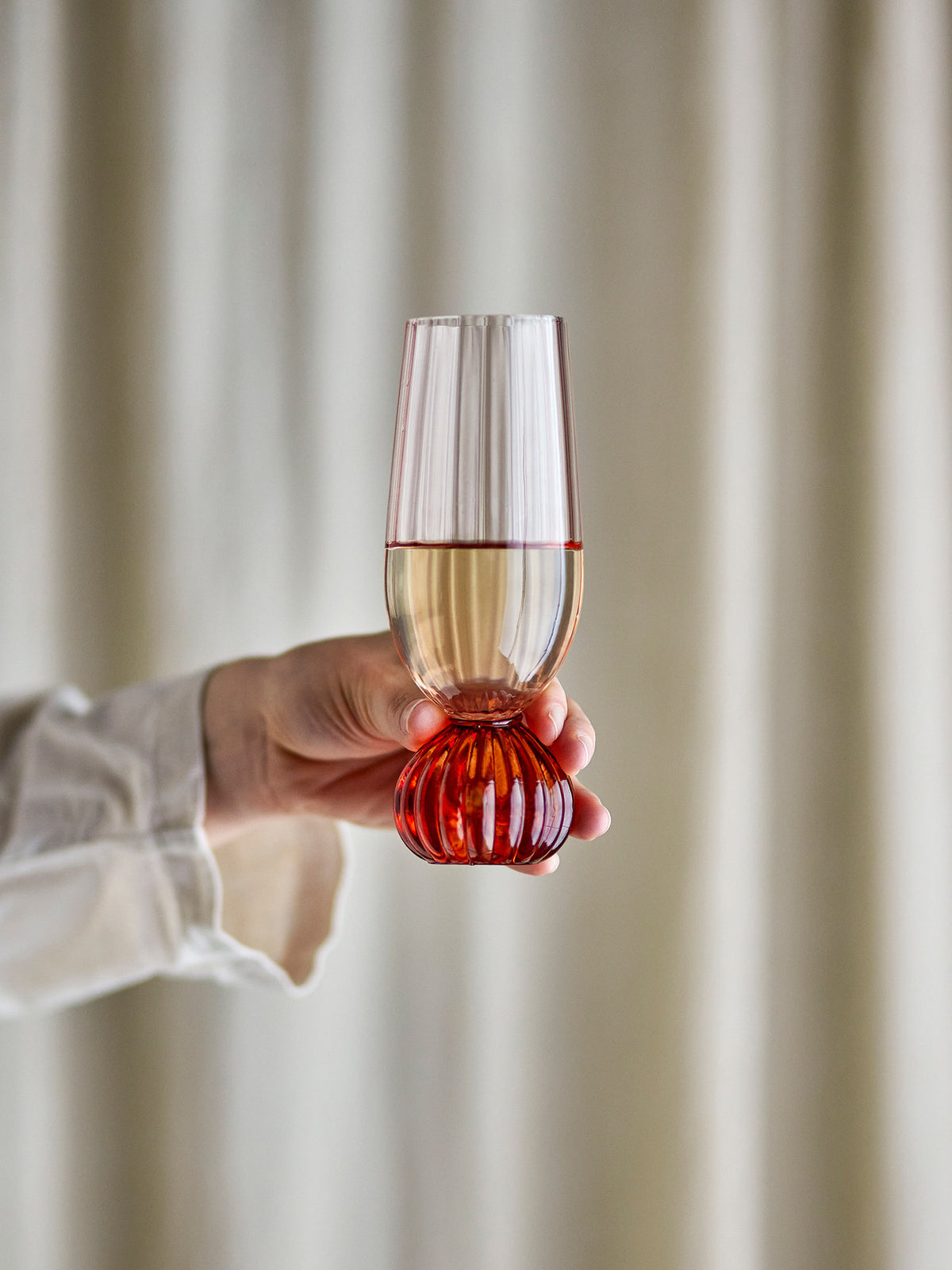 Taurin Champagnerglas, Rose, Glas in Rose präsentiert im Onlineshop von KAQTU Design AG. Glas ist von Bloomingville