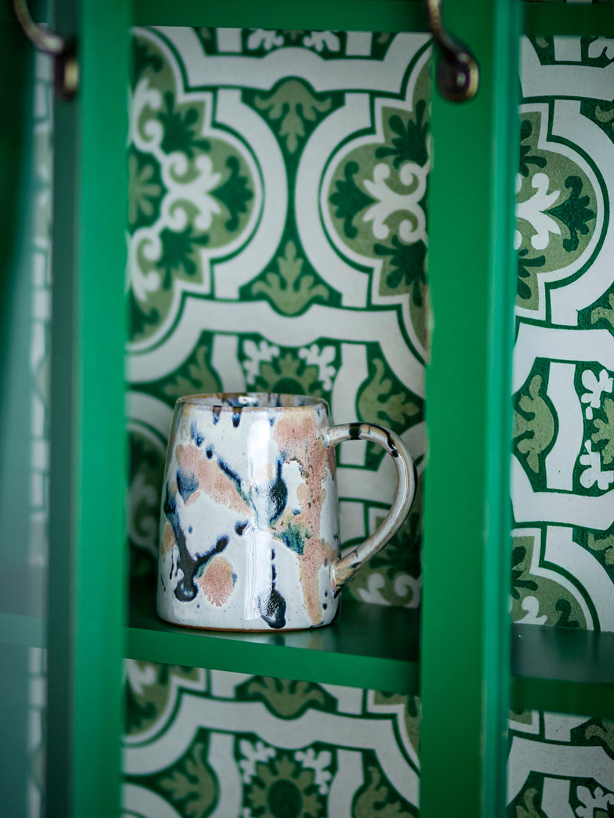 Winnie Becher, Bunt, Steingut in Multi präsentiert im Onlineshop von KAQTU Design AG. Tasse ist von Creative Collection
