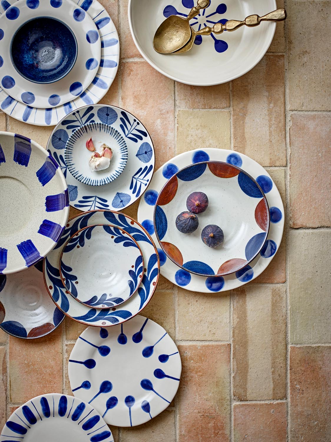 Shakti Schale, Blau, Steingut in Blue präsentiert im Onlineshop von KAQTU Design AG. Schale ist von Creative Collection