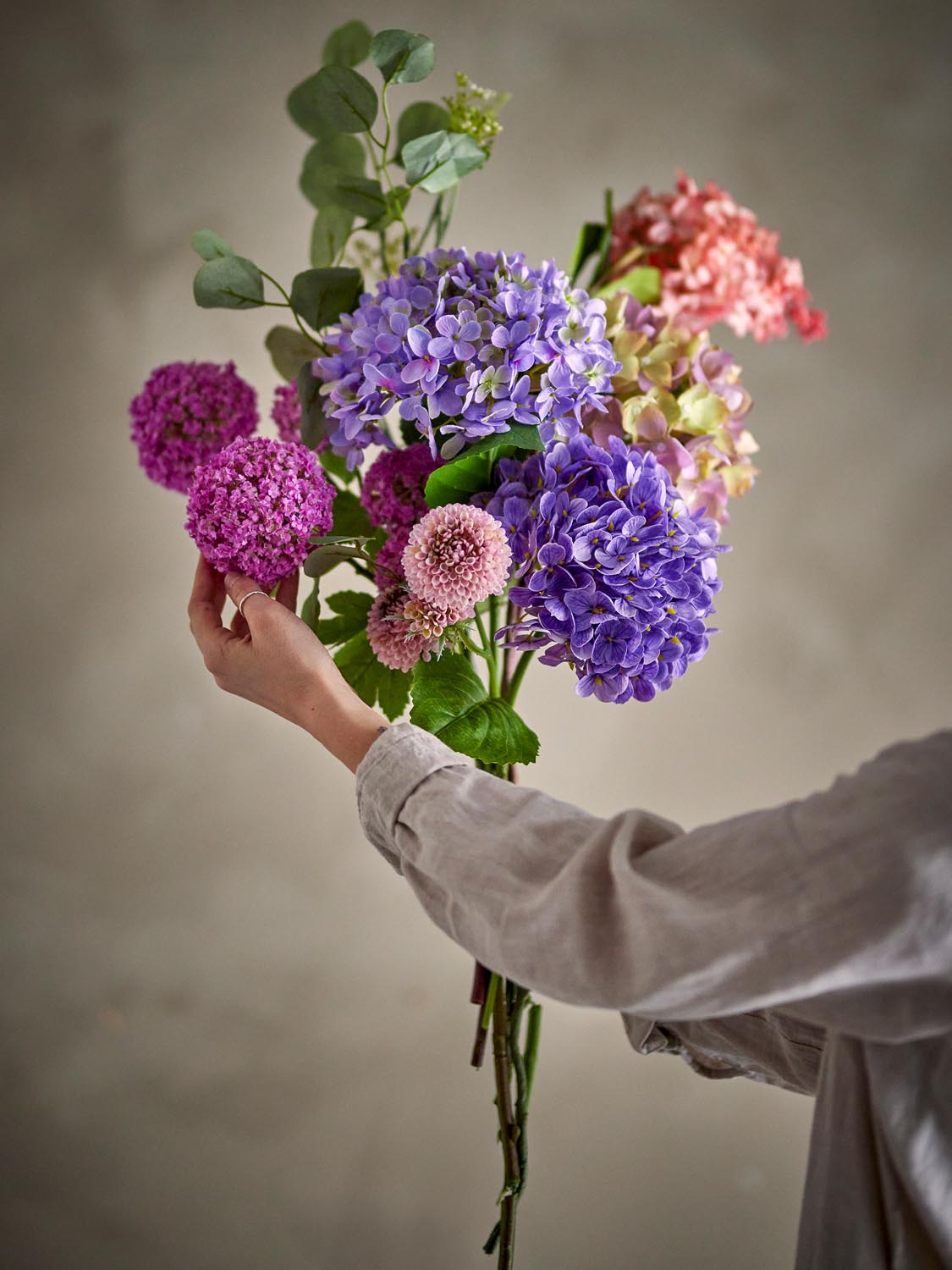 Edge Blumenstrauß, Violett, Künstliche Blumen in Purple präsentiert im Onlineshop von KAQTU Design AG. Kunstpflanze ist von Bloomingville