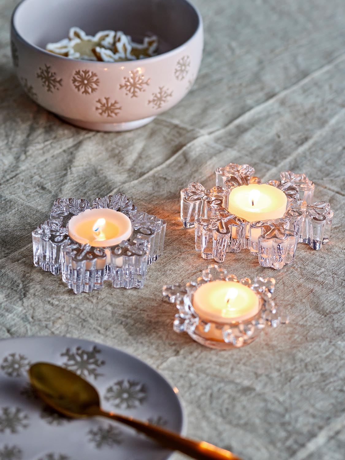 Dania Teelichthalter, Klar, Glas in Clear präsentiert im Onlineshop von KAQTU Design AG. Kerzenständer ist von Bloomingville