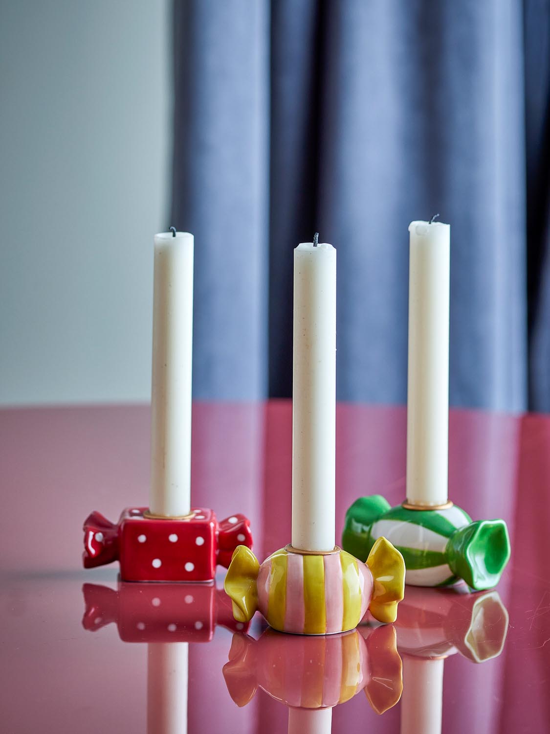 Leiano Kerzenhalter, Bunt, Steingut in Multi präsentiert im Onlineshop von KAQTU Design AG. Kerzenständer ist von Bloomingville