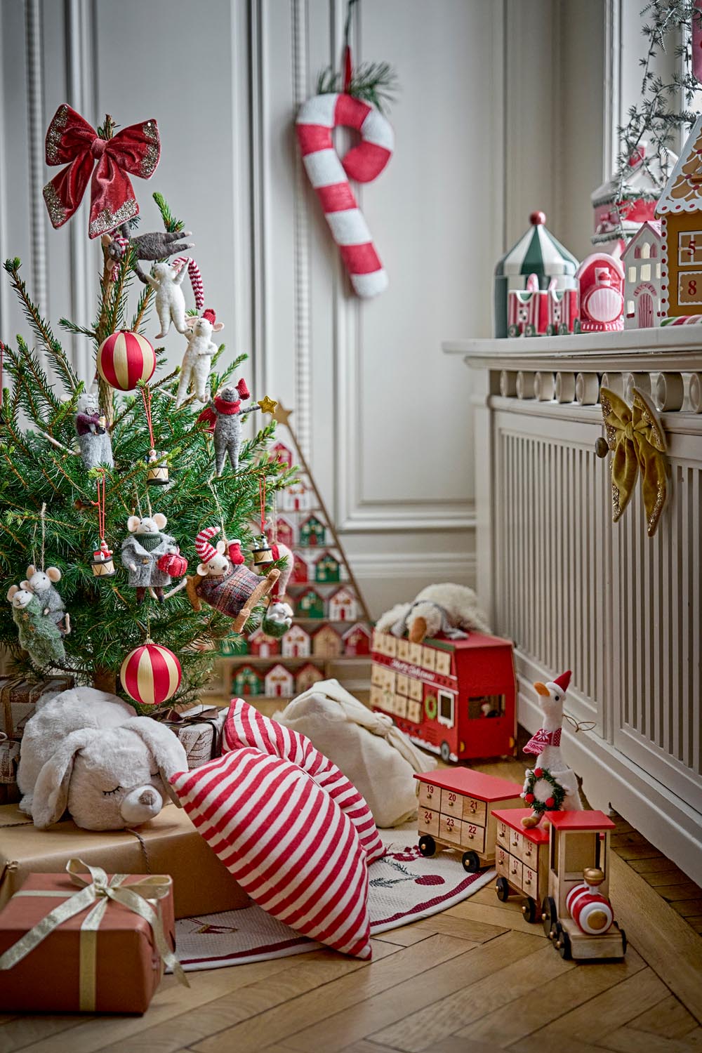 Peo Ornament, Weiß, Wolle in White präsentiert im Onlineshop von KAQTU Design AG. Ornament ist von Bloomingville