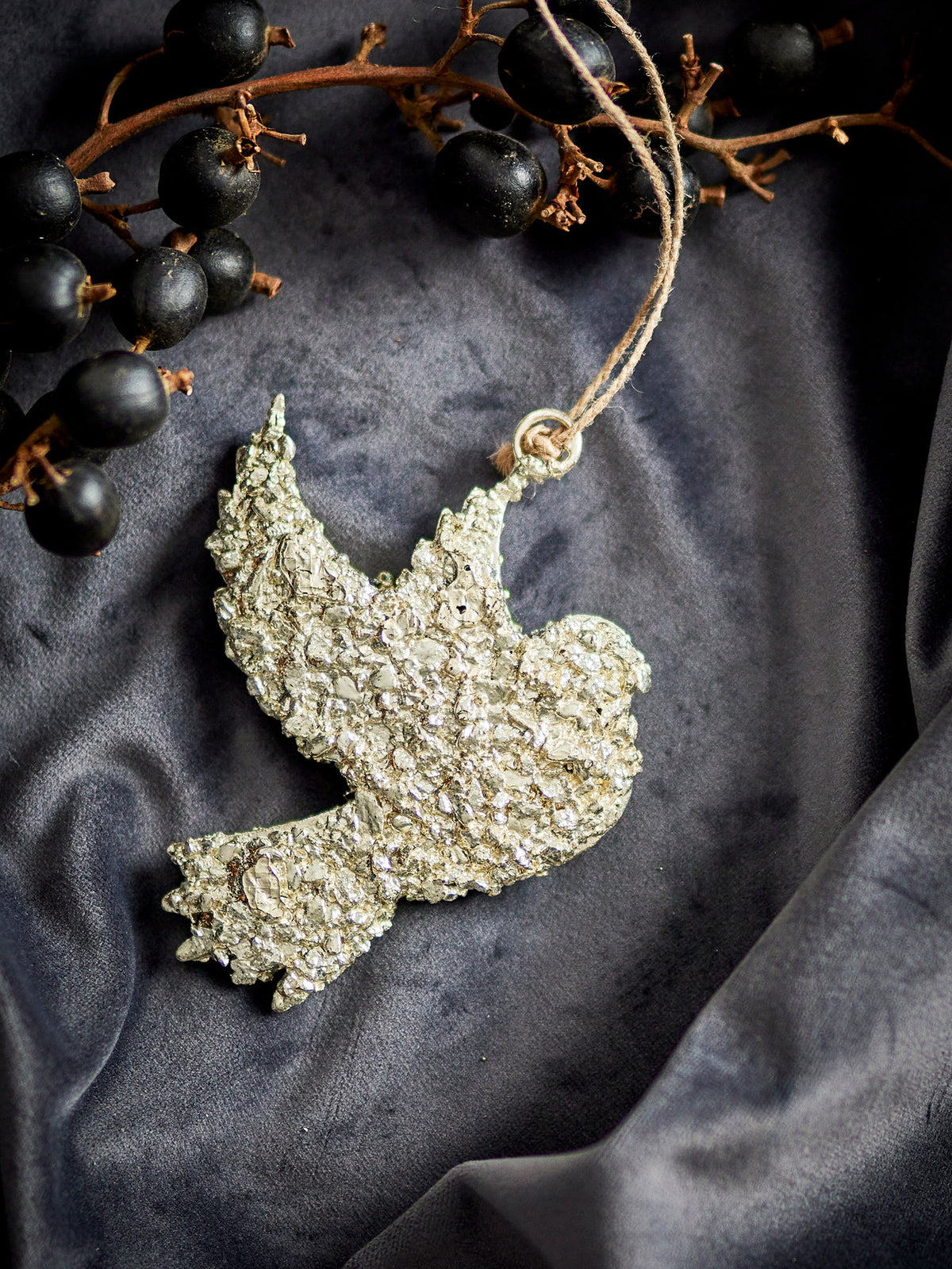 Sarika Ornament, Gold, Metall in Gold präsentiert im Onlineshop von KAQTU Design AG. Ornament ist von Bloomingville