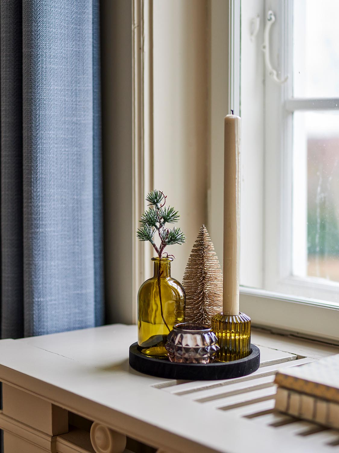 Sanga Tablett mit Teelichthaltern, Grün, Glas in Green präsentiert im Onlineshop von KAQTU Design AG. Kerzenständer ist von Bloomingville