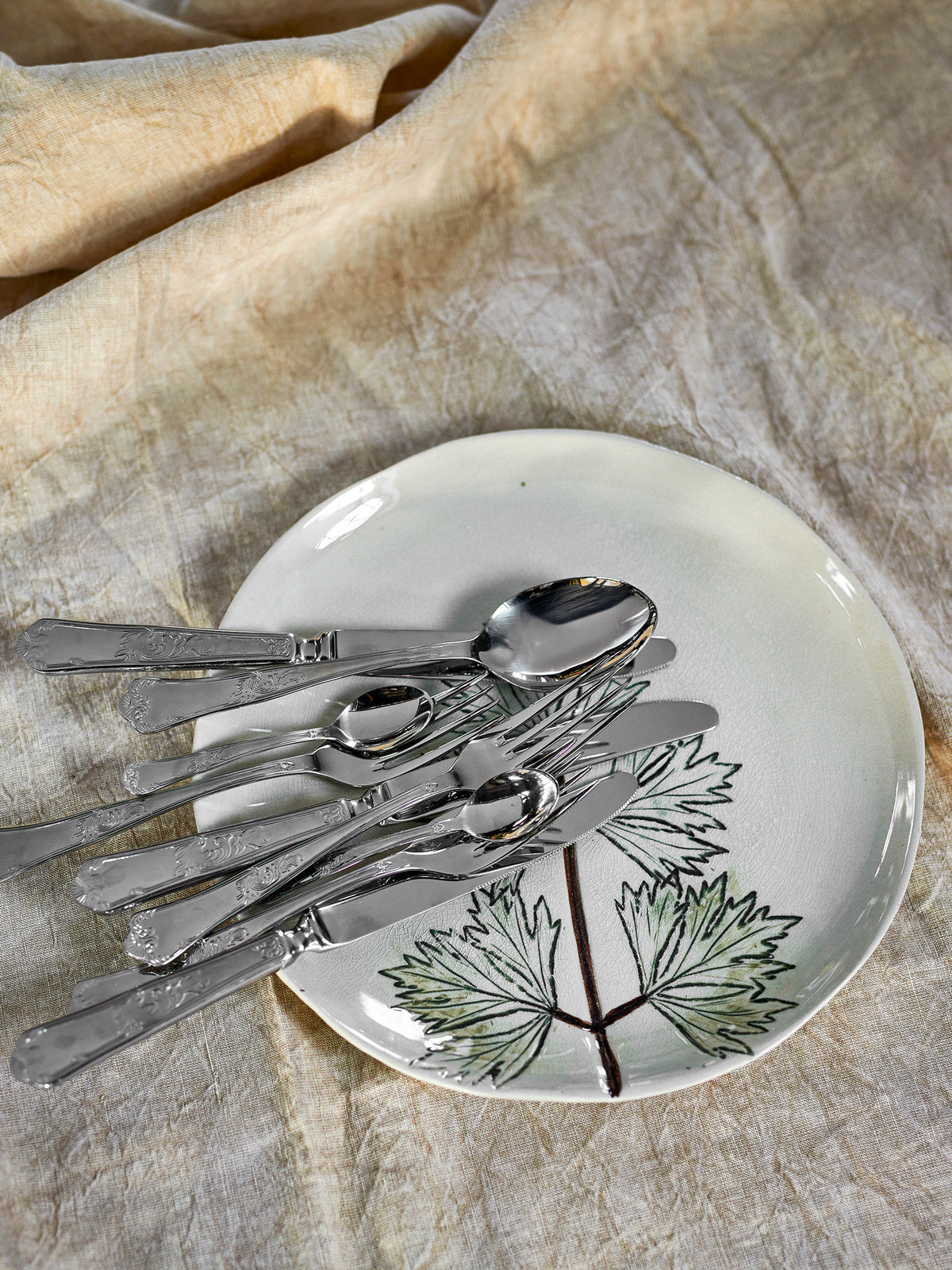 Aubrin Teller, Natur, Steingut in Nature präsentiert im Onlineshop von KAQTU Design AG. Teller ist von Creative Collection