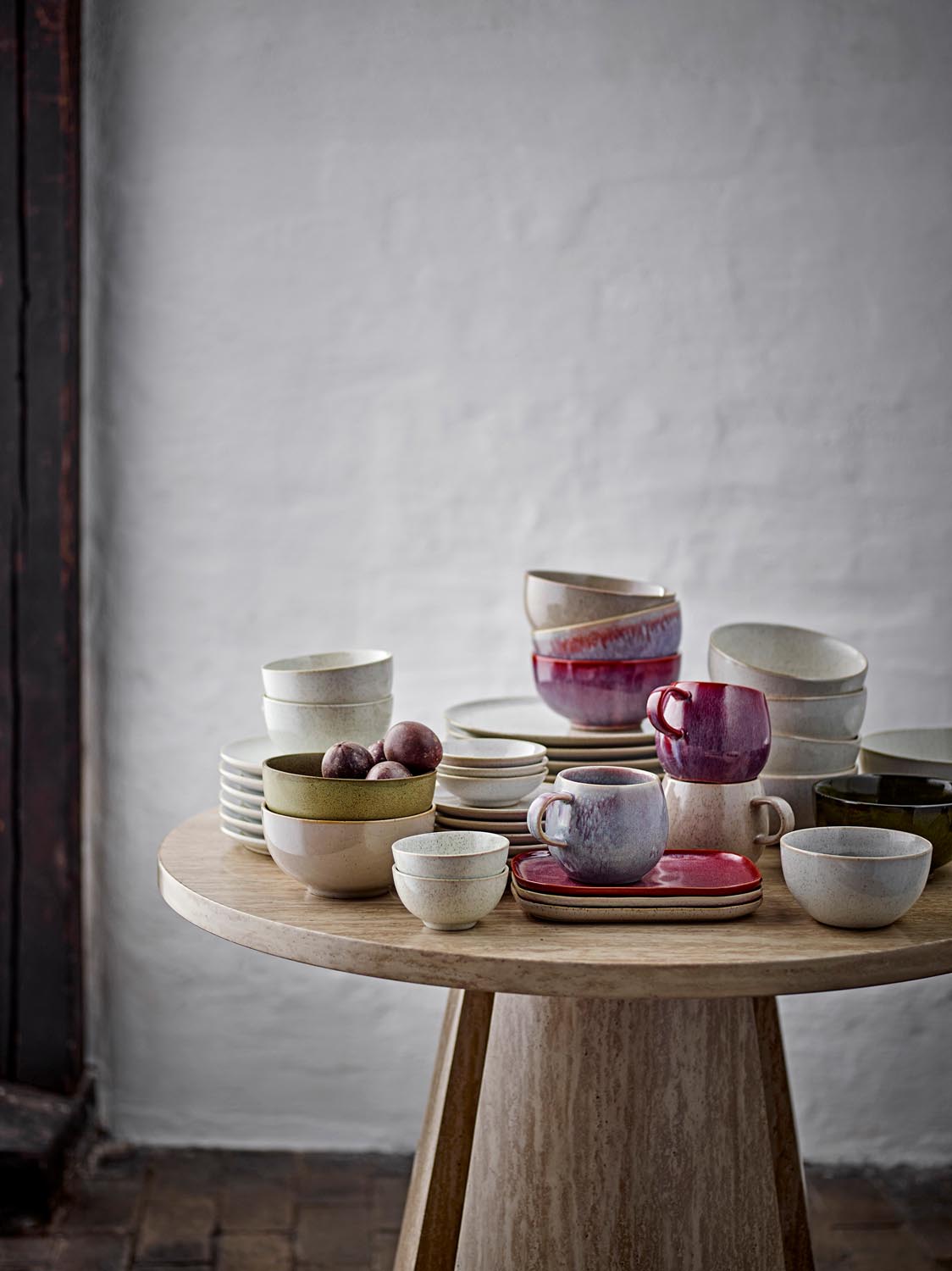 Addison Teller, Rose, Steingut in Rose präsentiert im Onlineshop von KAQTU Design AG. Teller ist von Bloomingville