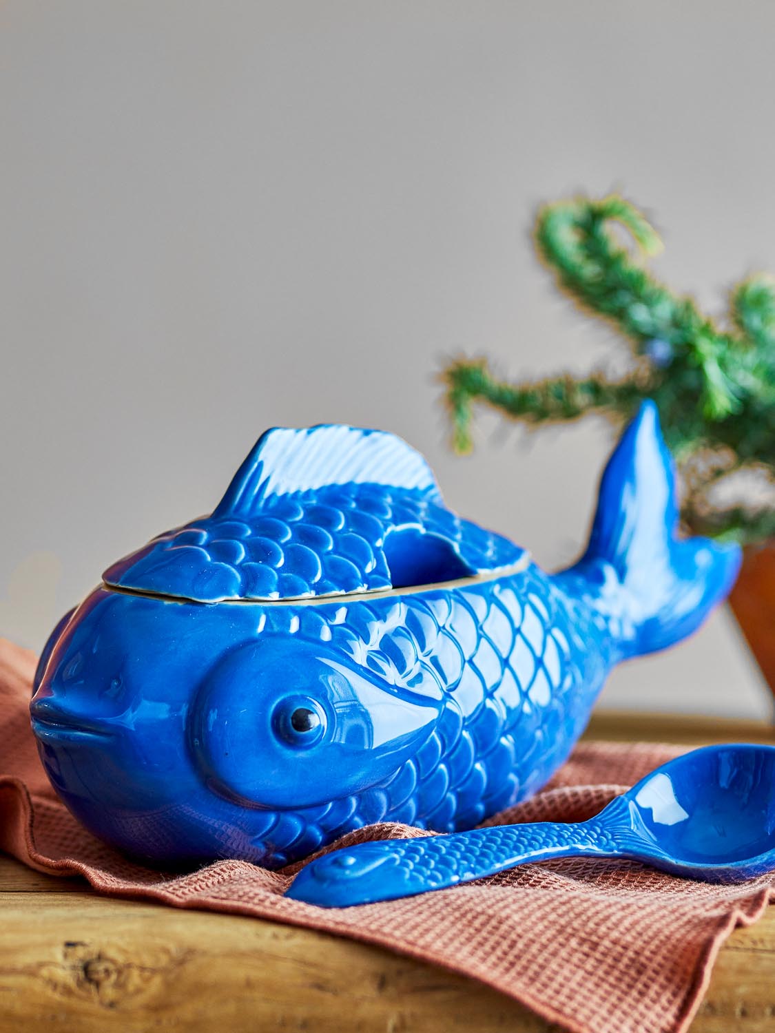 Hiro Gefäß mit Deckel und Löffel, Blau, Steingut in Blue präsentiert im Onlineshop von KAQTU Design AG. Kanne ist von Creative Collection