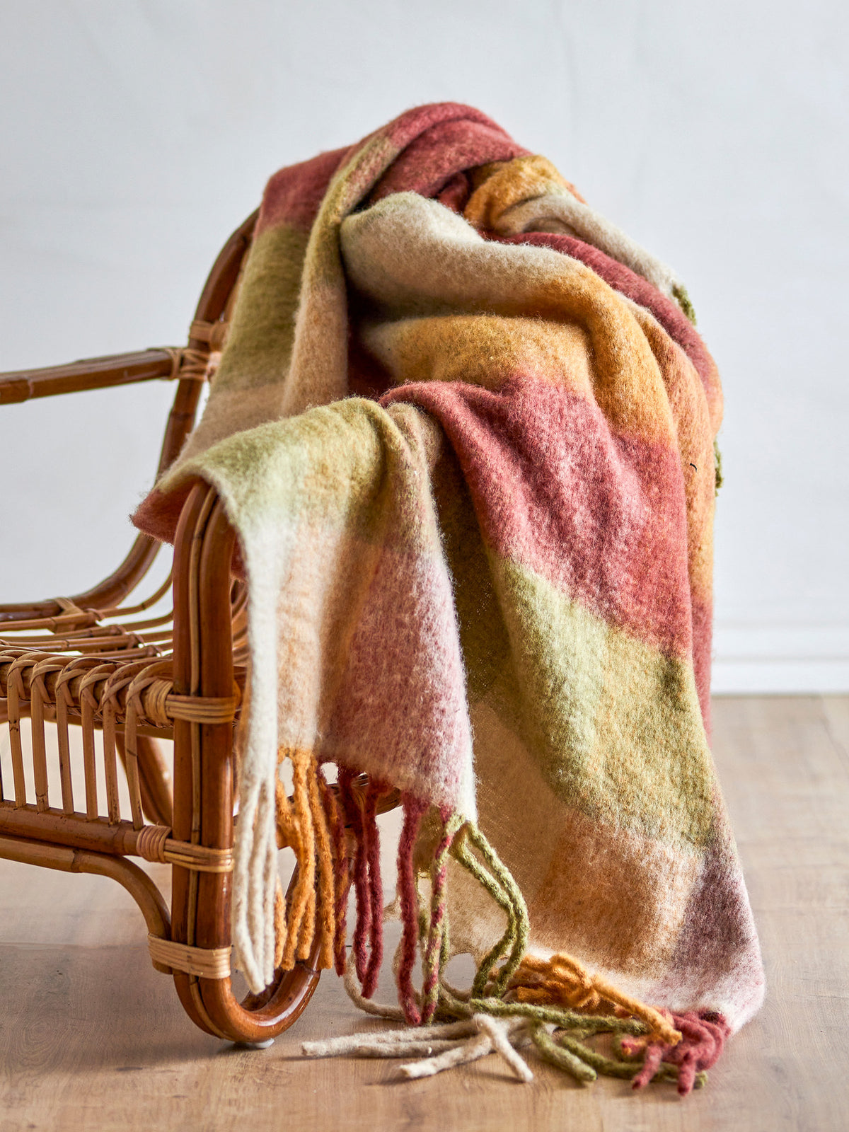 Hamisha Decke, Bunt, Polyester OEKO-TEX® in Multi präsentiert im Onlineshop von KAQTU Design AG. Wolldecke ist von Creative Collection