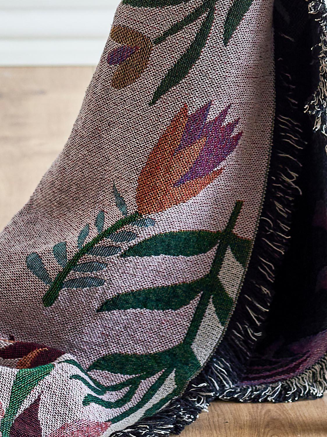 Yash Decke, Bunt, Recycelte Baumwolle in Multi präsentiert im Onlineshop von KAQTU Design AG. Bettüberwurf ist von Creative Collection